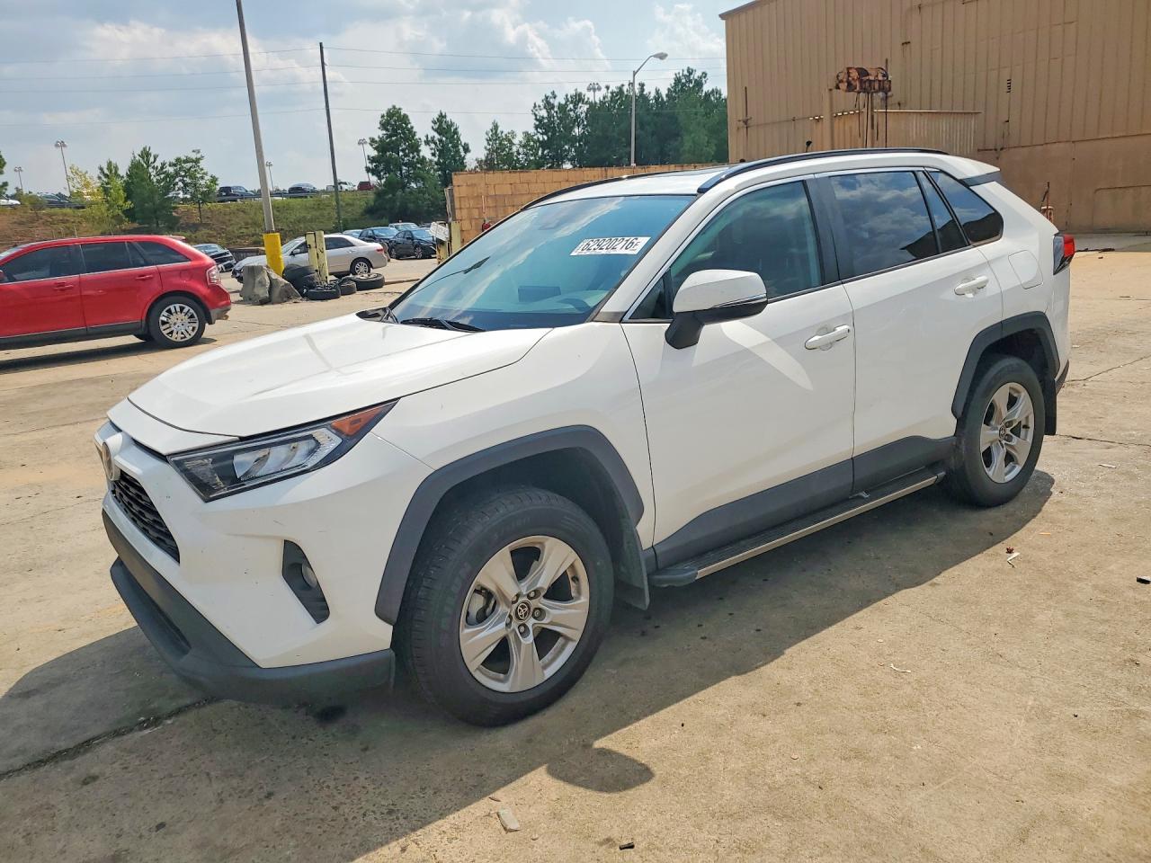 2021 Toyota Rav4 Xle Белый vin: 2T3W1RFV1MC153830