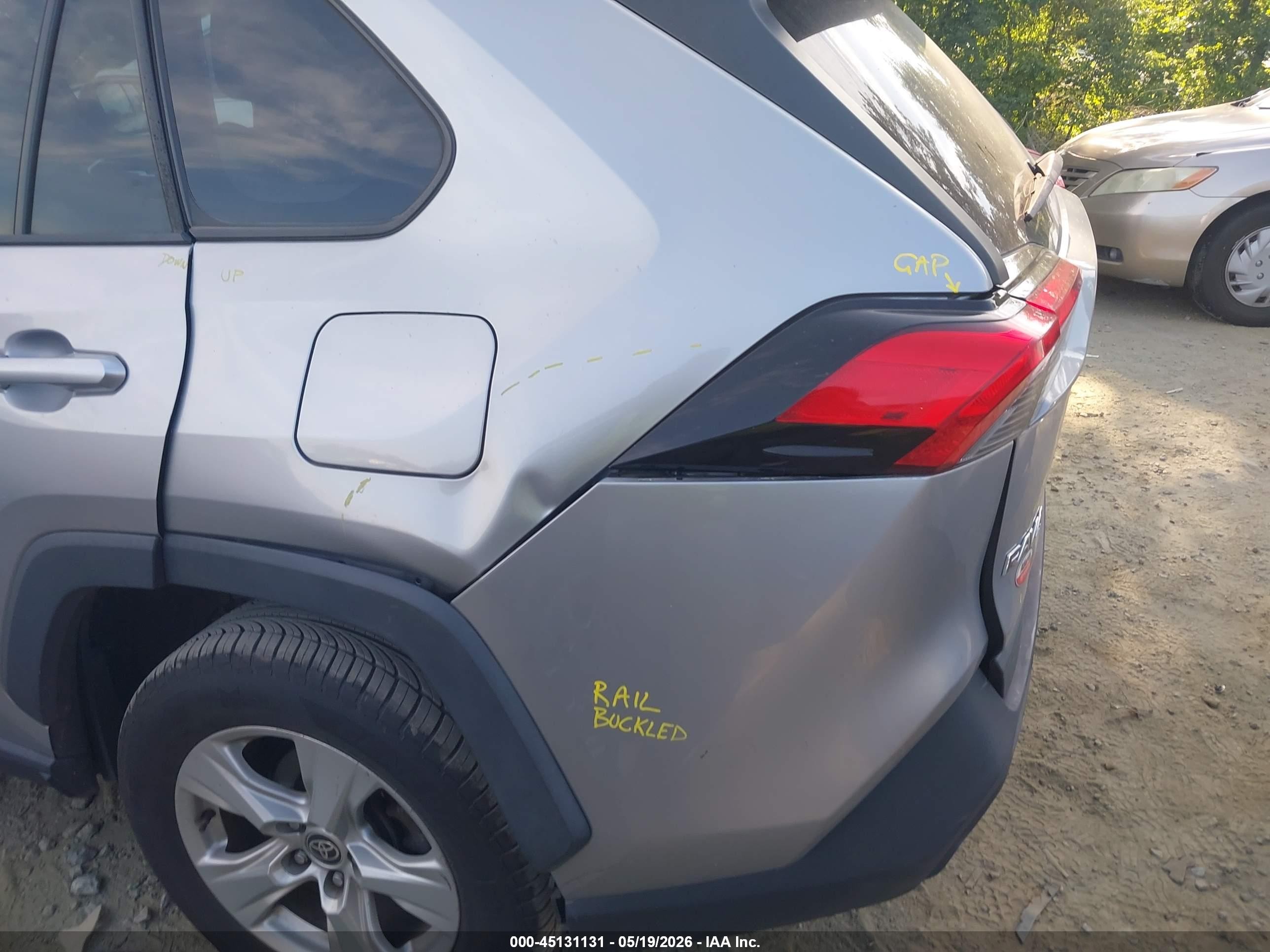2021 Toyota Rav4 Xle Silver vin: 2T3W1RFV1MC163838