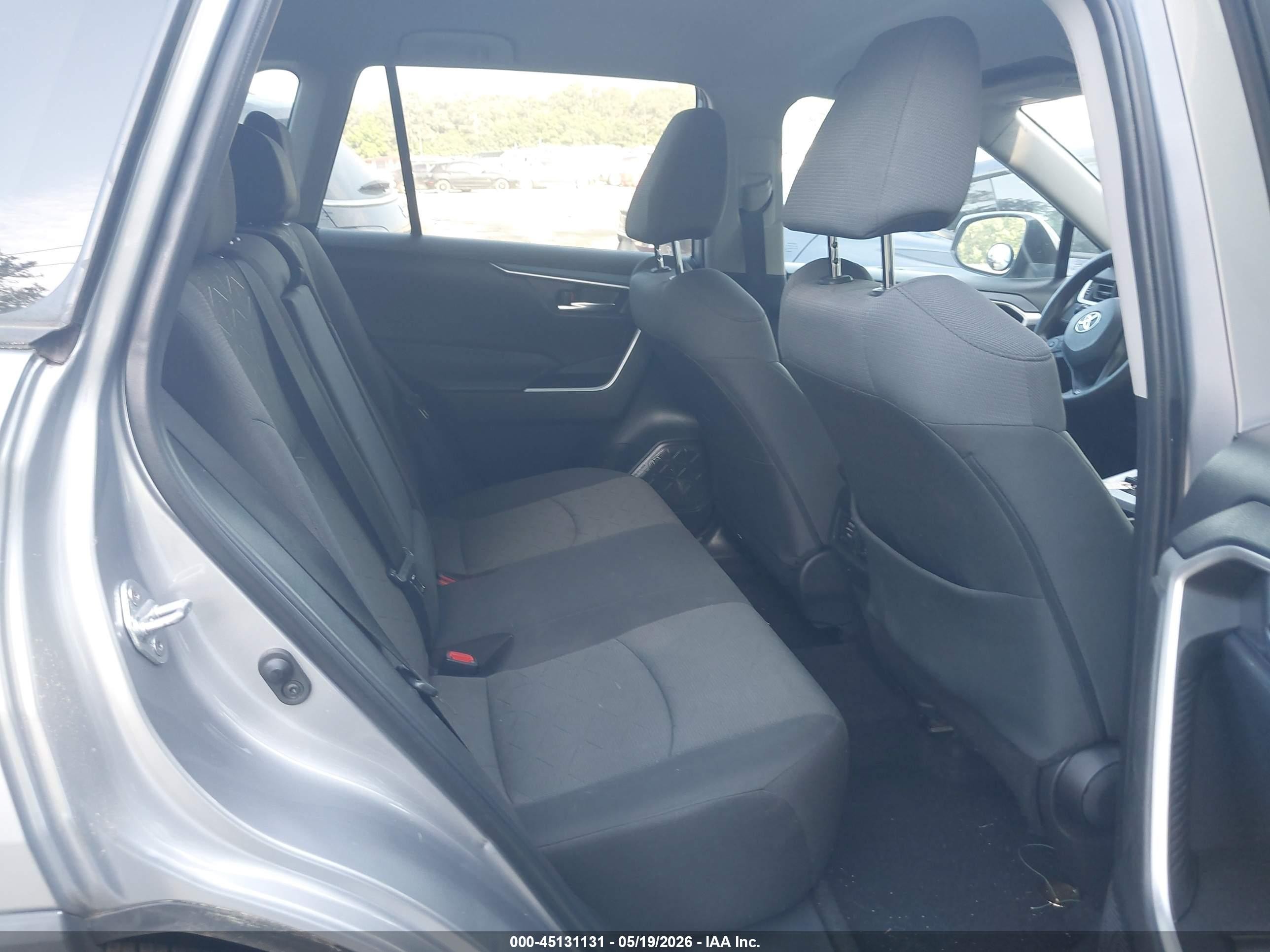 2021 Toyota Rav4 Xle Silver vin: 2T3W1RFV1MC163838