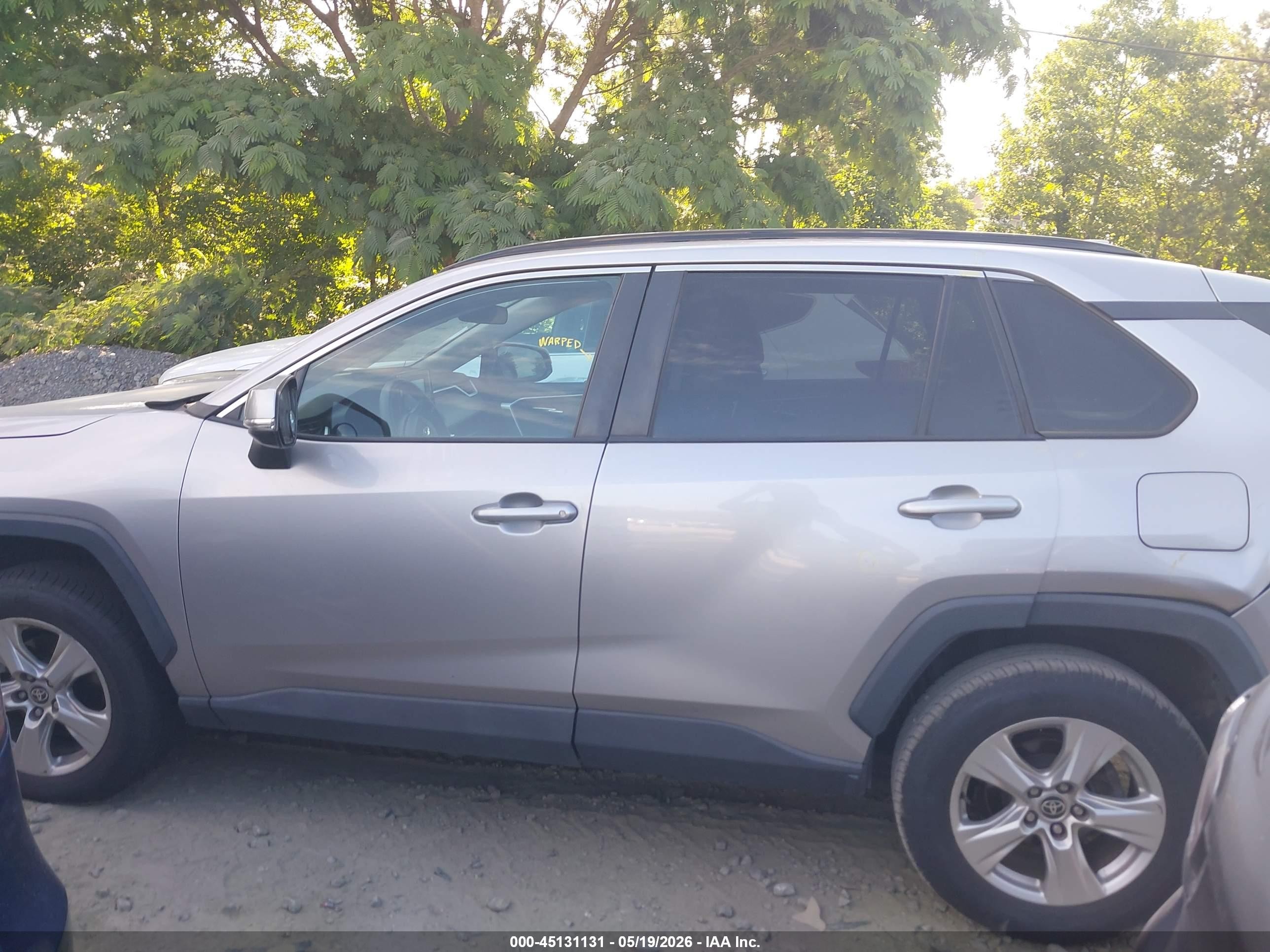 2021 Toyota Rav4 Xle Silver vin: 2T3W1RFV1MC163838