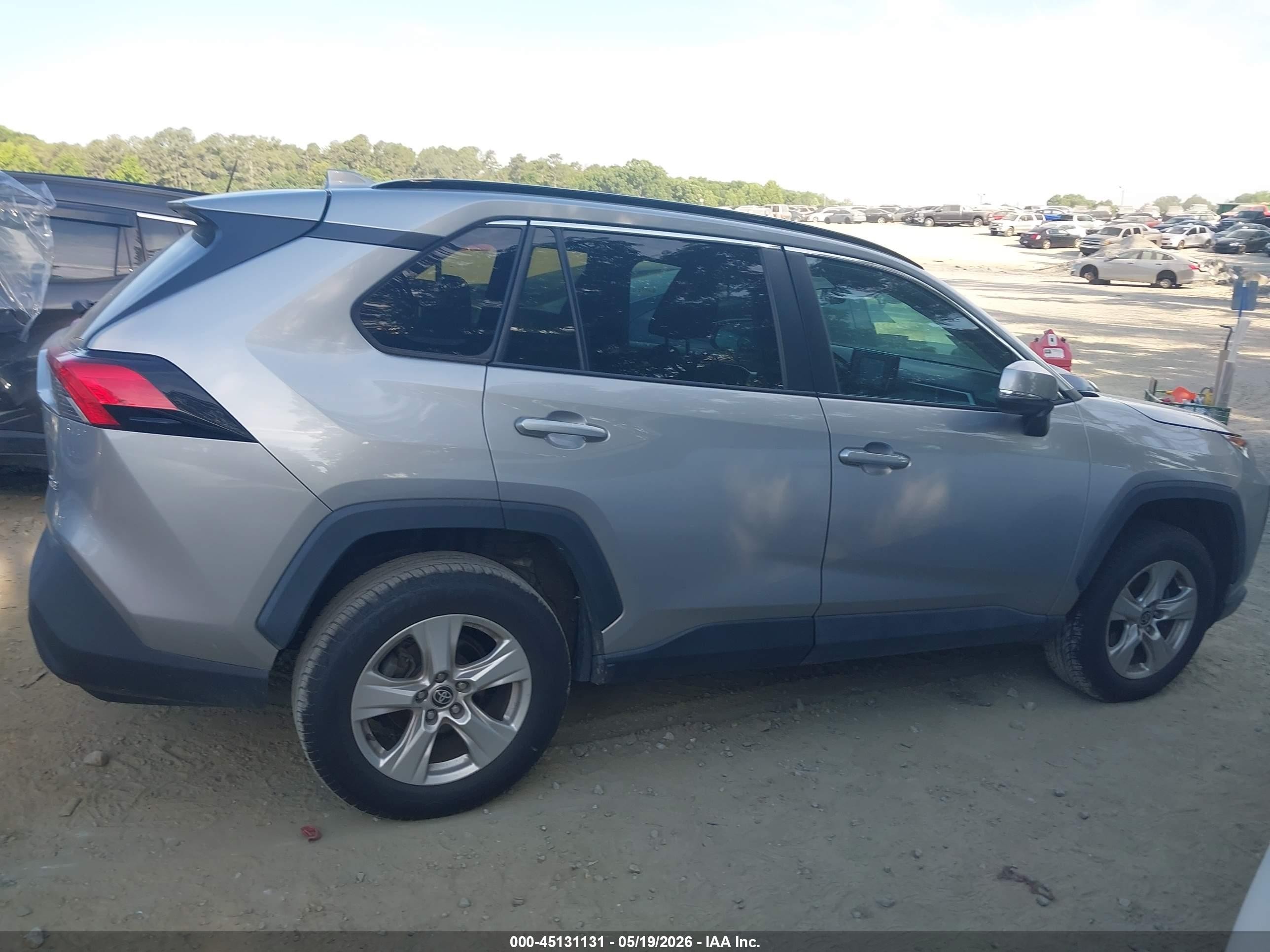 2021 Toyota Rav4 Xle Silver vin: 2T3W1RFV1MC163838