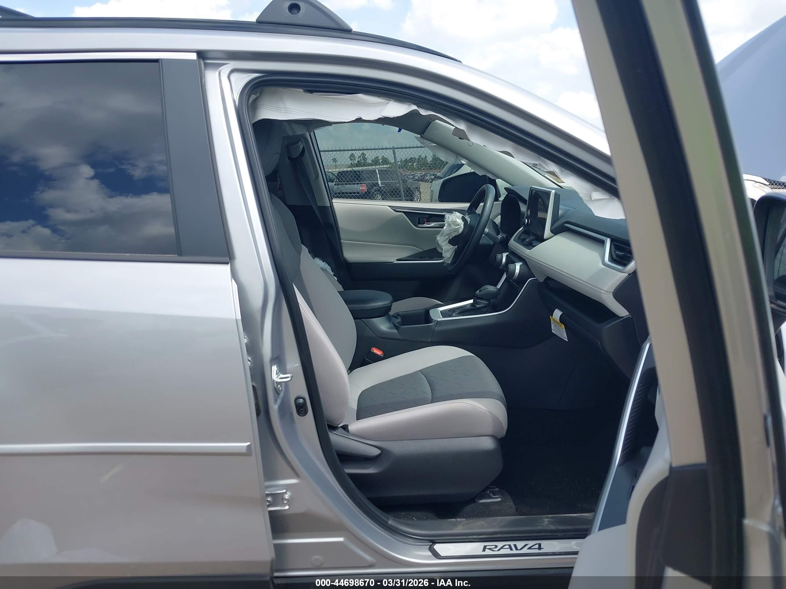 2025 Toyota Rav4 Xle Silver vin: 2T3W1RFV1SC353278