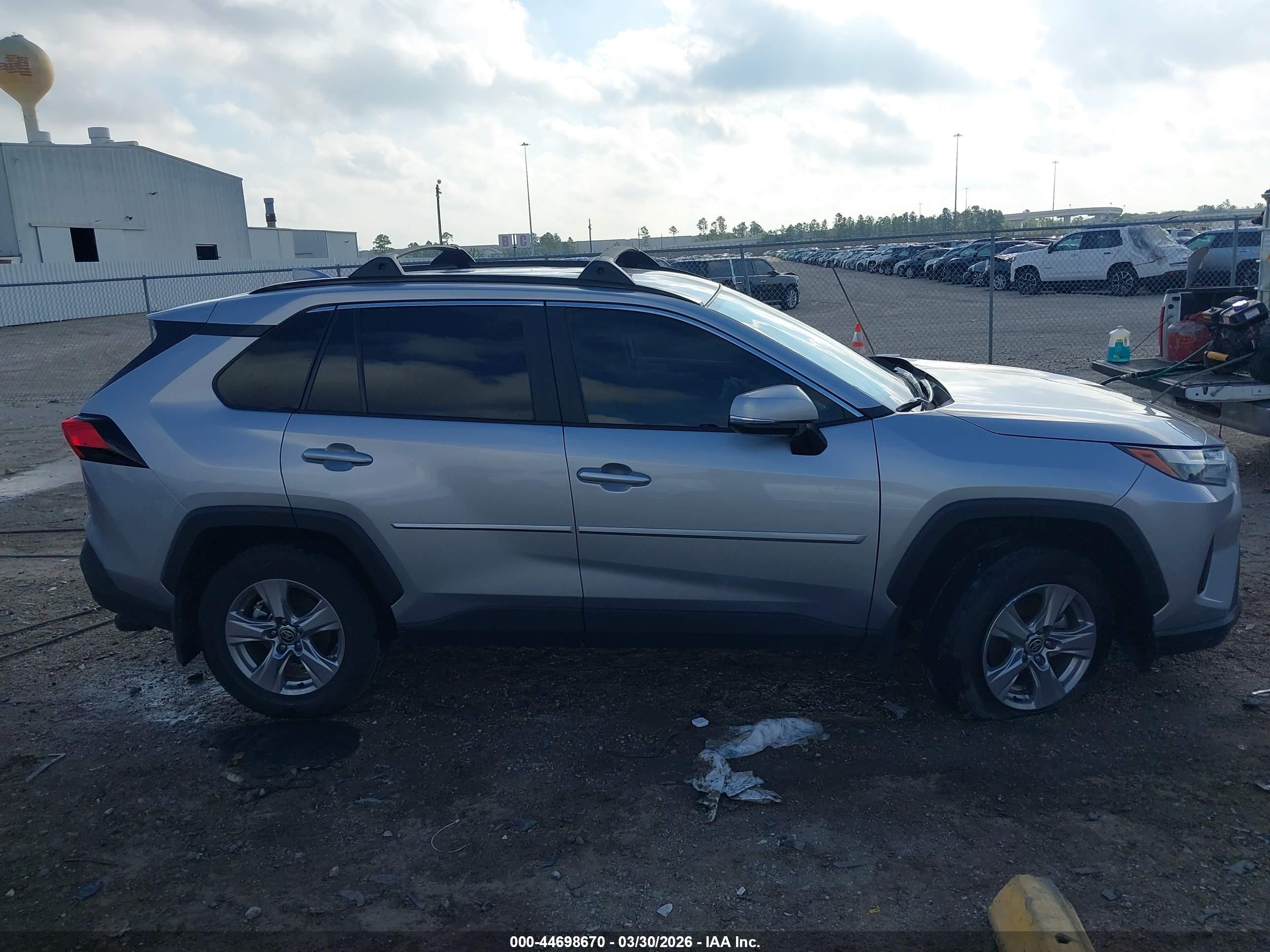 2025 Toyota Rav4 Xle Silver vin: 2T3W1RFV1SC353278