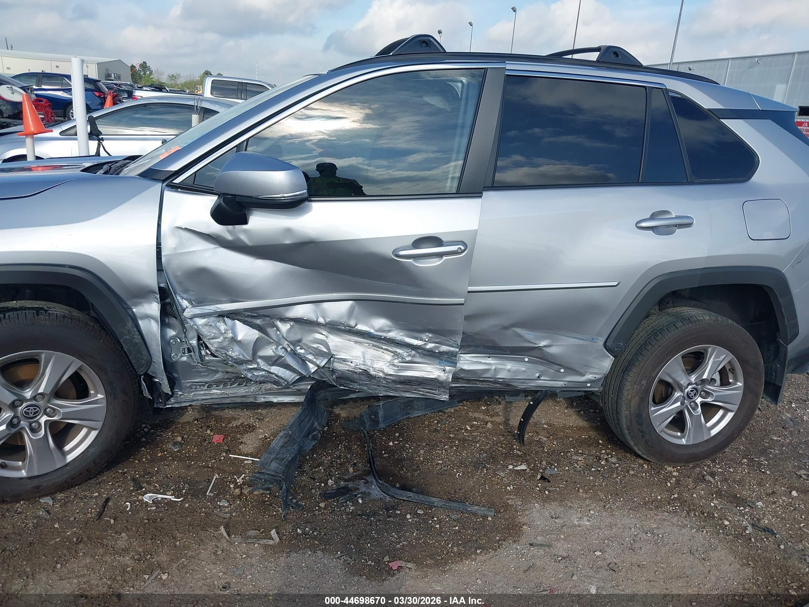 2025 Toyota Rav4 Xle Silver vin: 2T3W1RFV1SC353278