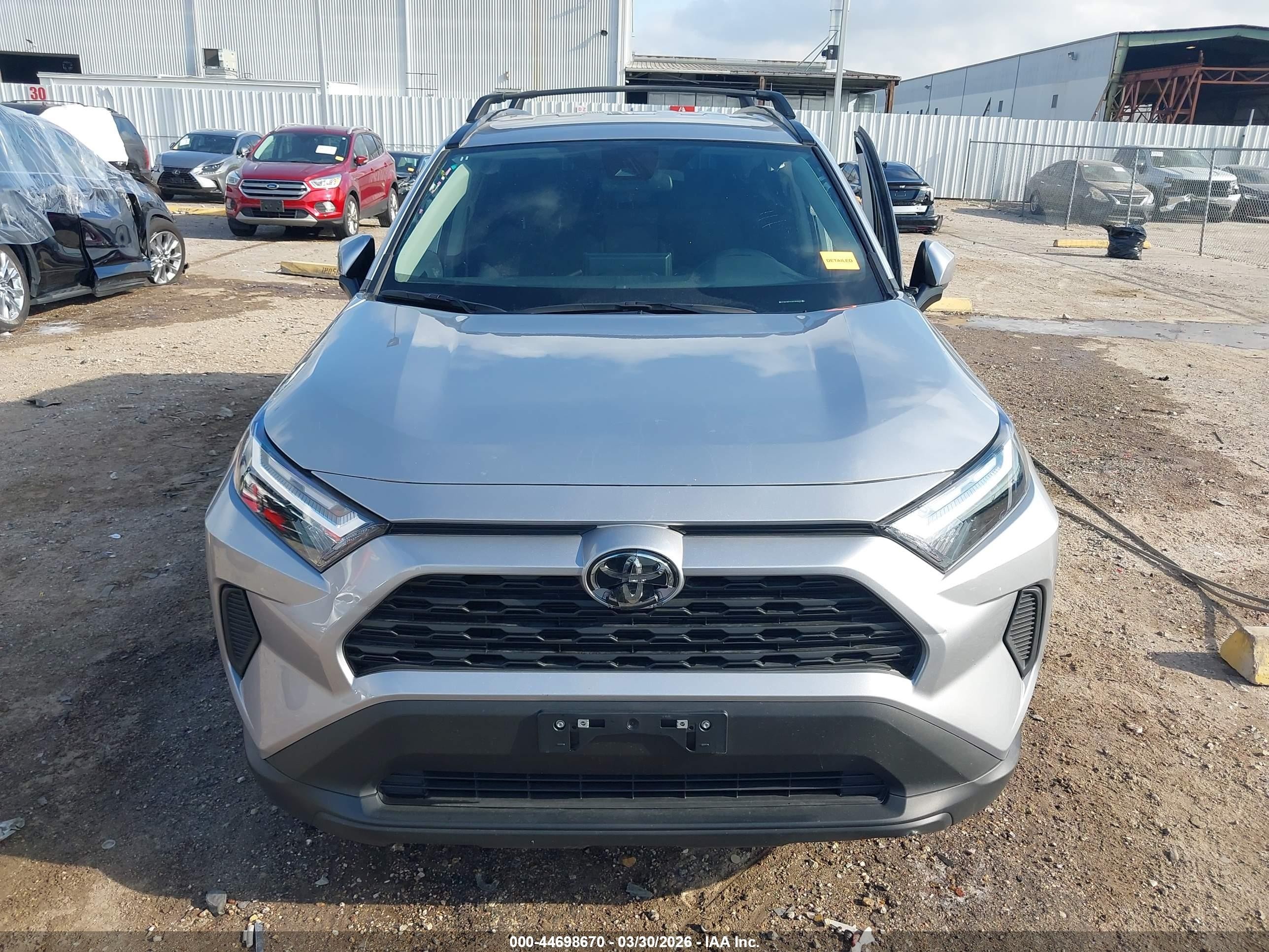 2025 Toyota Rav4 Xle Silver vin: 2T3W1RFV1SC353278