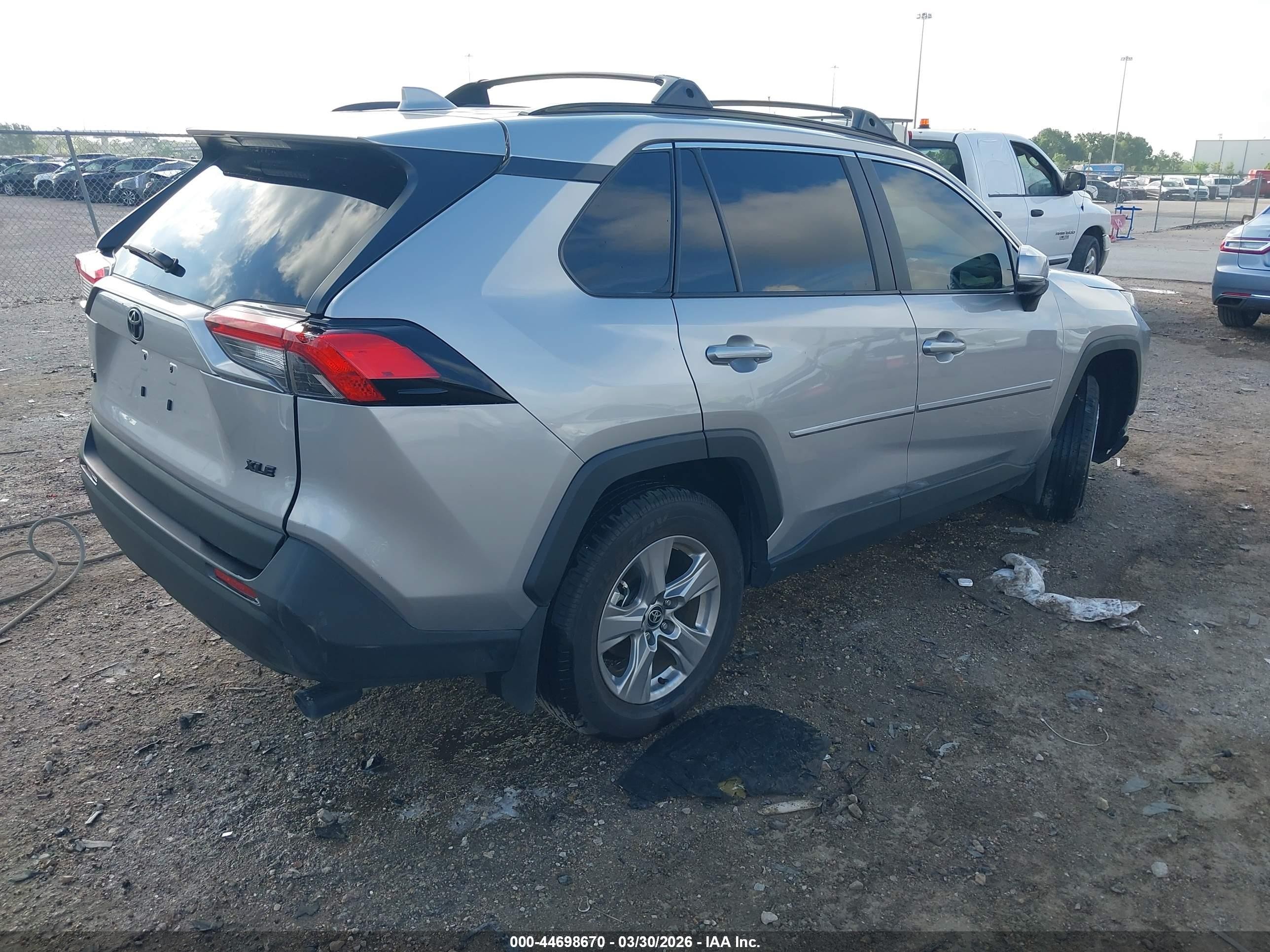 2025 Toyota Rav4 Xle Silver vin: 2T3W1RFV1SC353278