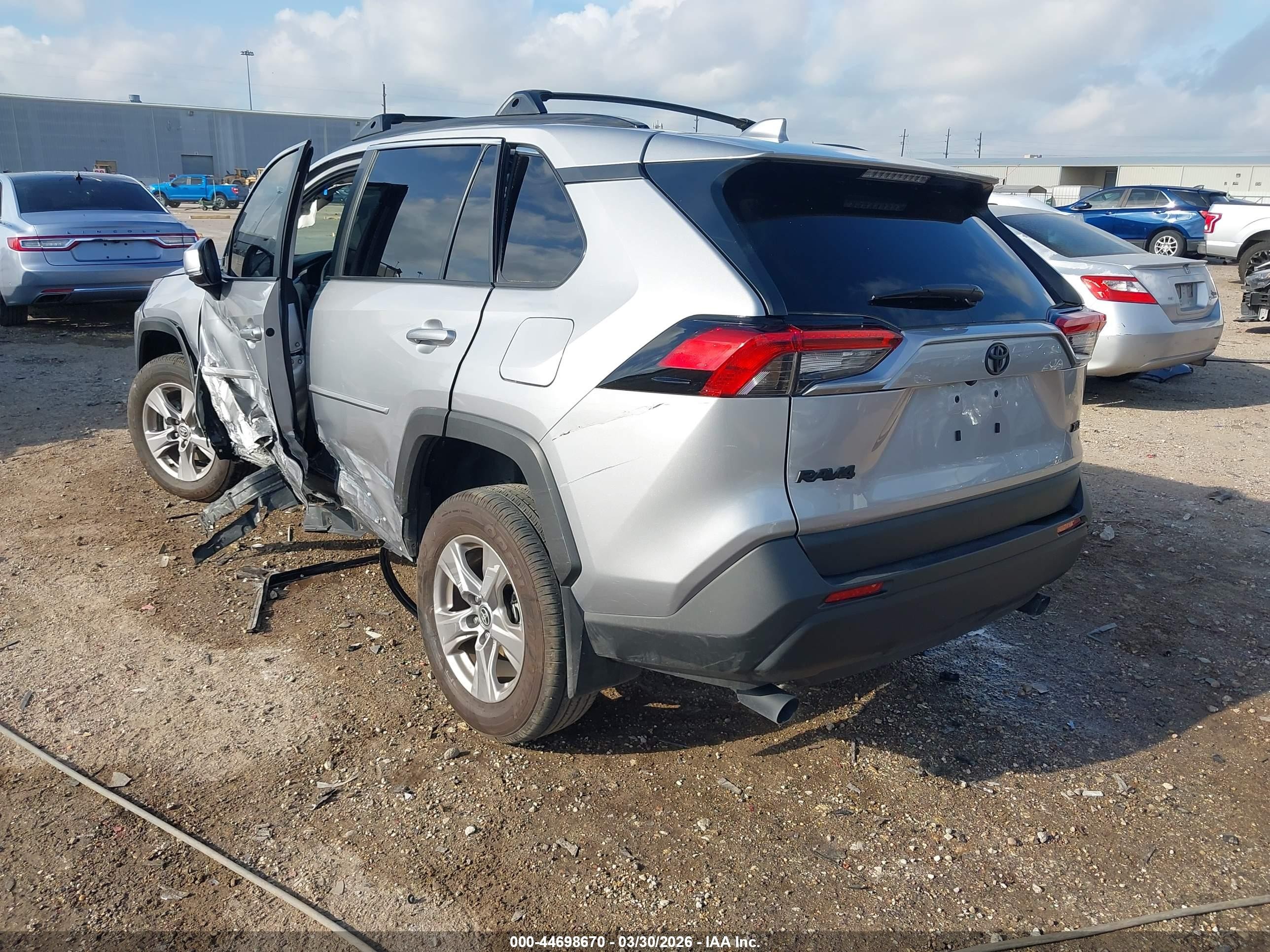 2025 Toyota Rav4 Xle Silver vin: 2T3W1RFV1SC353278