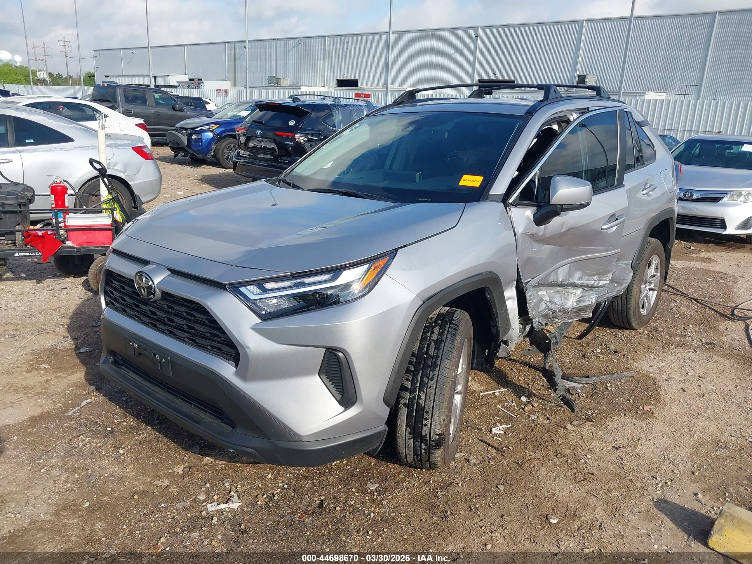 2025 Toyota Rav4 Xle Silver vin: 2T3W1RFV1SC353278