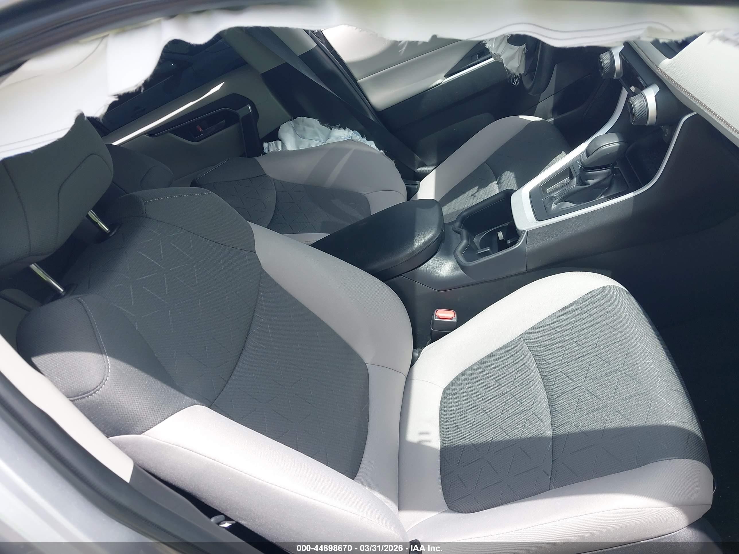 2025 Toyota Rav4 Xle Silver vin: 2T3W1RFV1SC353278
