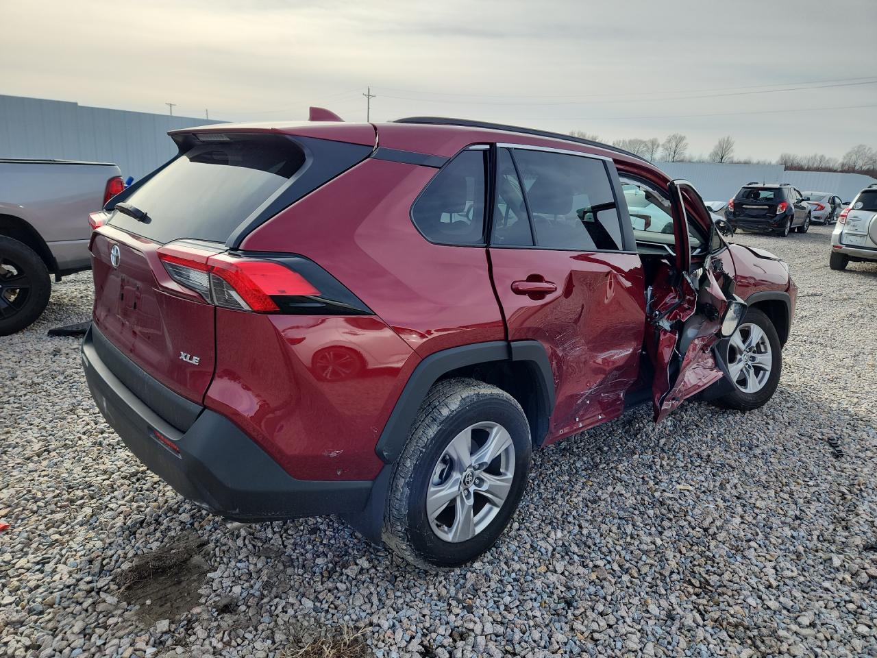 2025 Toyota Rav4 Xle Red vin: 2T3W1RFV1SW435302