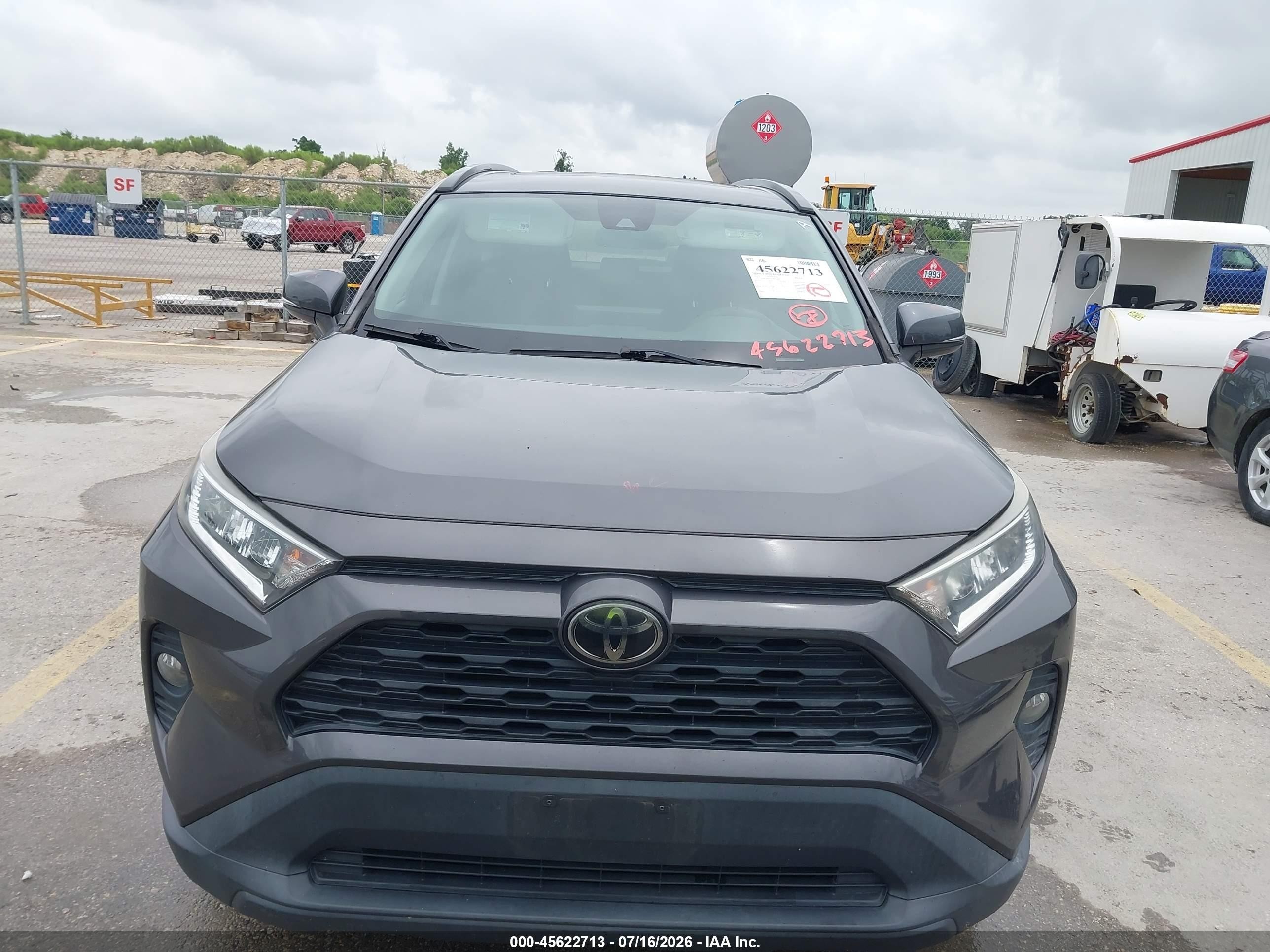 2019 Toyota Rav4 Xle Gray vin: 2T3W1RFV2KW014480