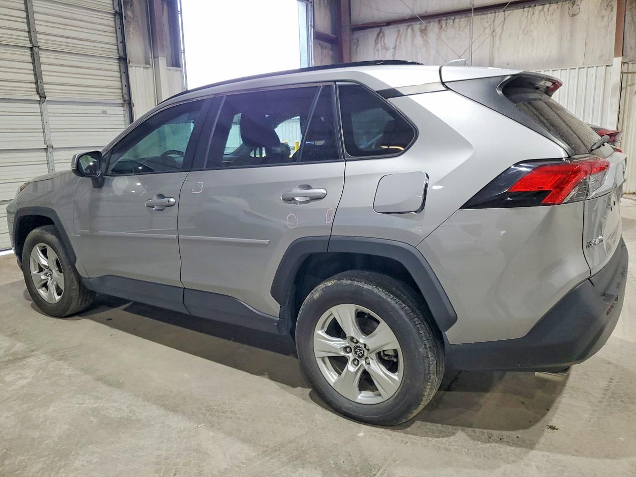 2020 Toyota Rav4 Xle Silver vin: 2T3W1RFV2LC066386