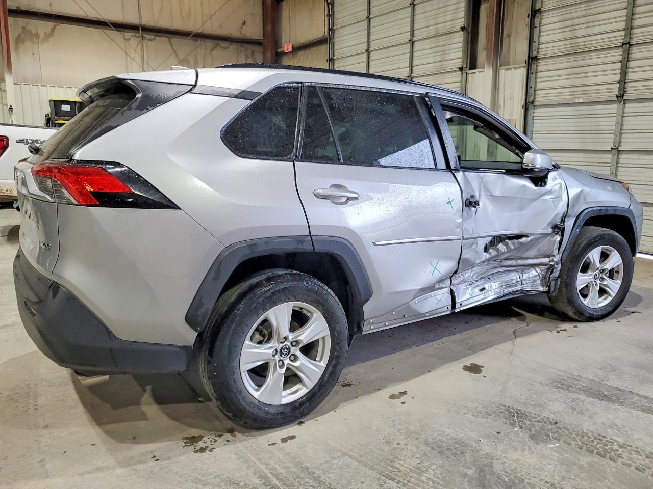 2020 Toyota Rav4 Xle Silver vin: 2T3W1RFV2LC066386