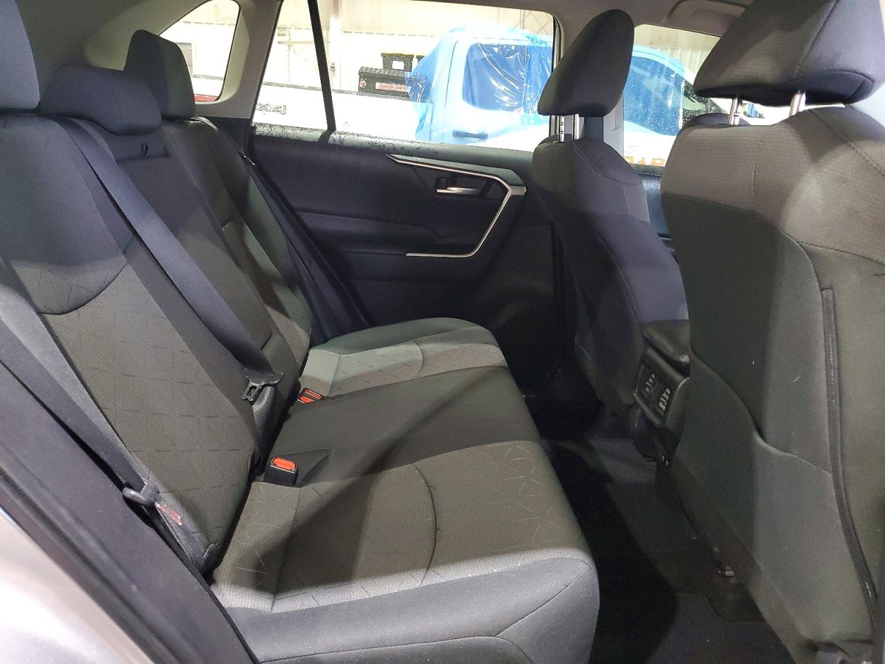 2020 Toyota Rav4 Xle Silver vin: 2T3W1RFV2LC066386