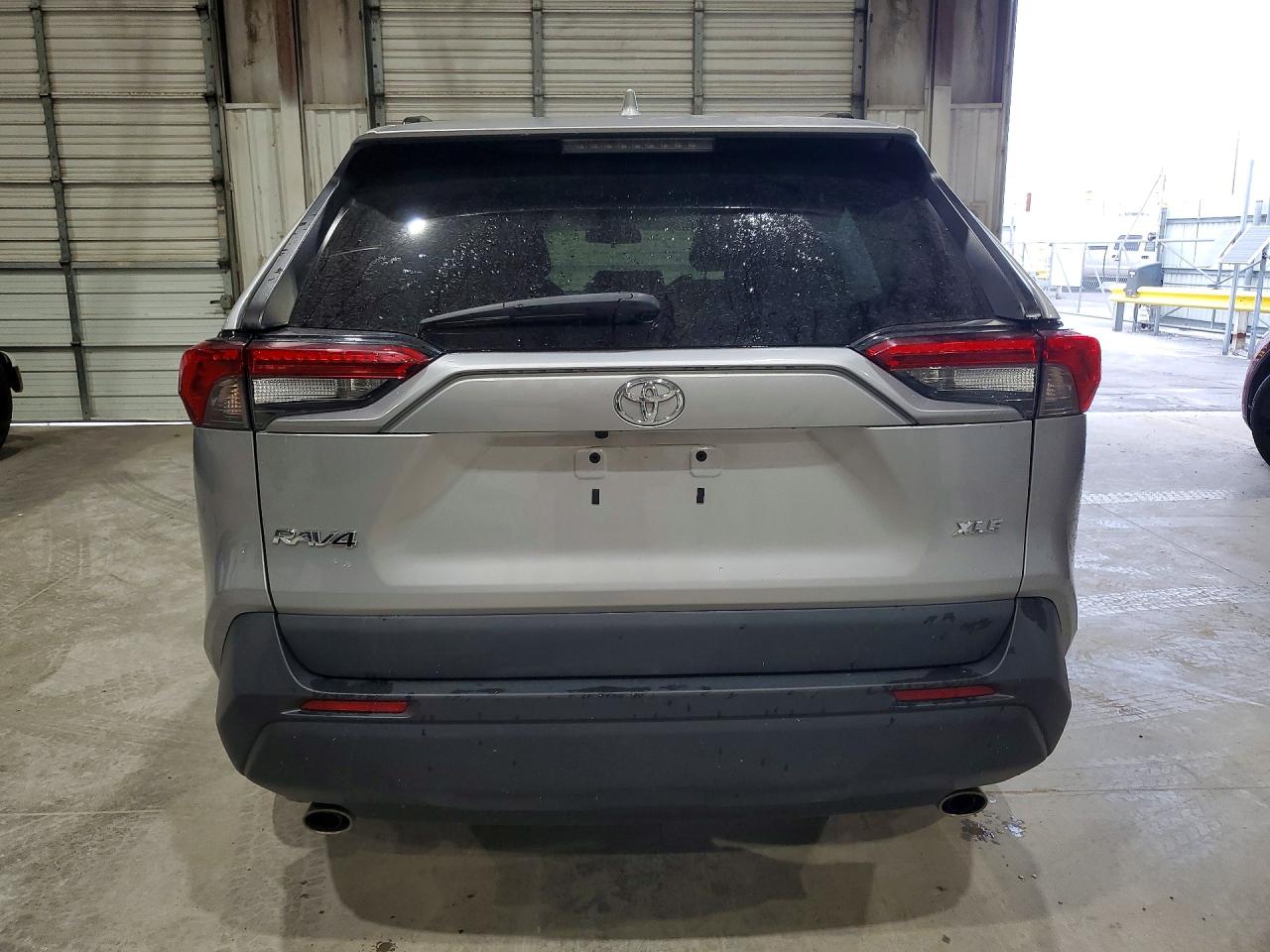 2020 Toyota Rav4 Xle Silver vin: 2T3W1RFV2LC066386