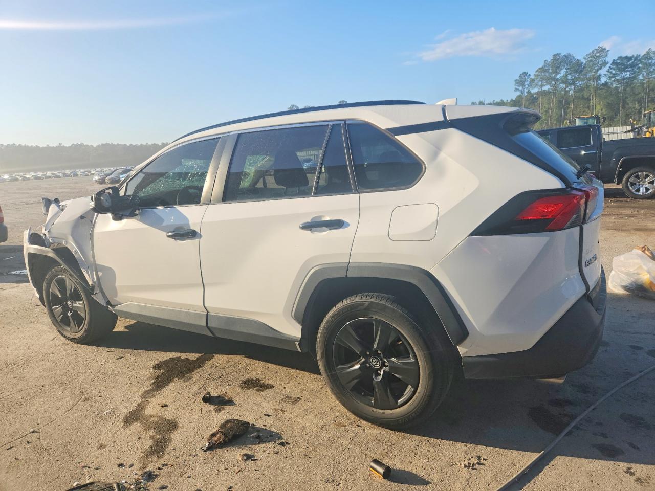 2021 Toyota Rav4 Xle White vin: 2T3W1RFV2MW116431