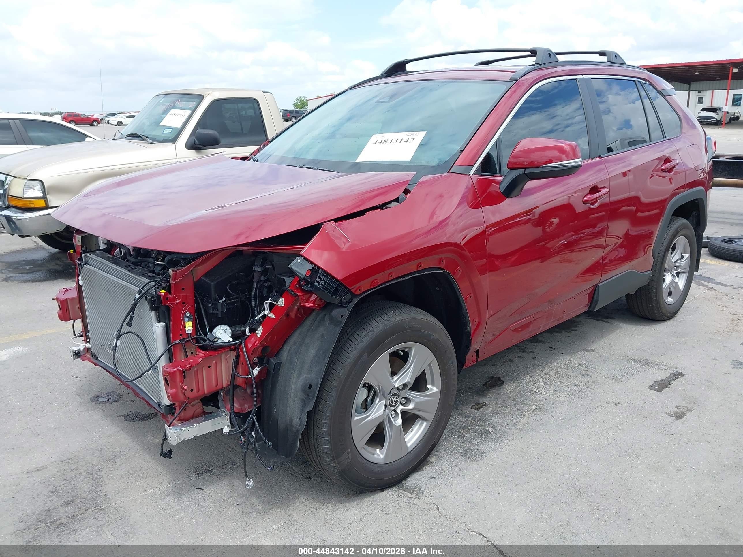 2025 Toyota Rav4 Xle Red vin: 2T3W1RFV2SW428892