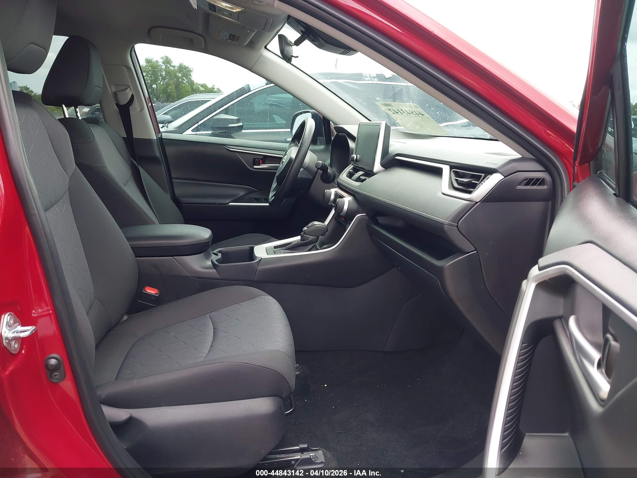 2025 Toyota Rav4 Xle Red vin: 2T3W1RFV2SW428892