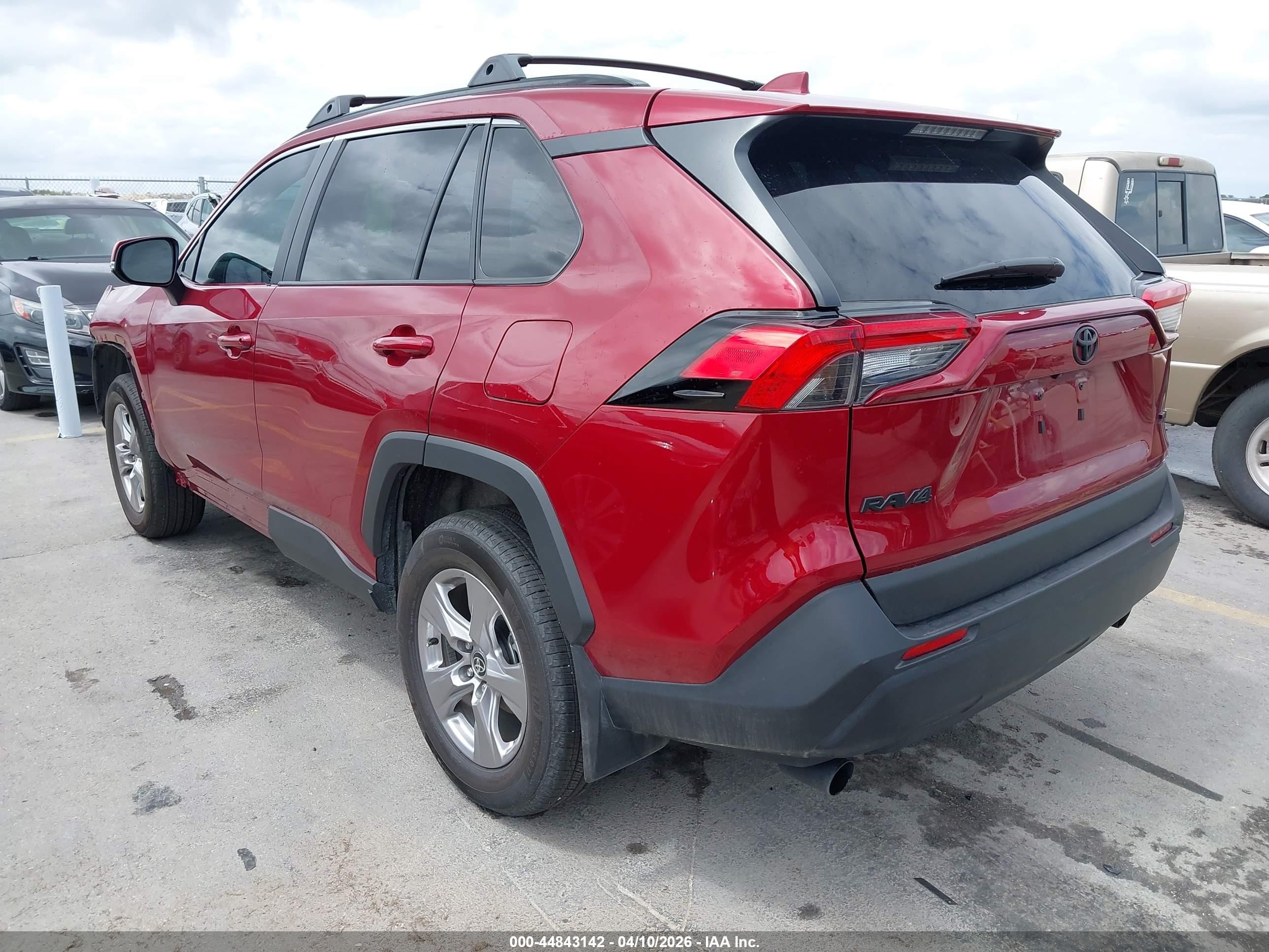 2025 Toyota Rav4 Xle Red vin: 2T3W1RFV2SW428892