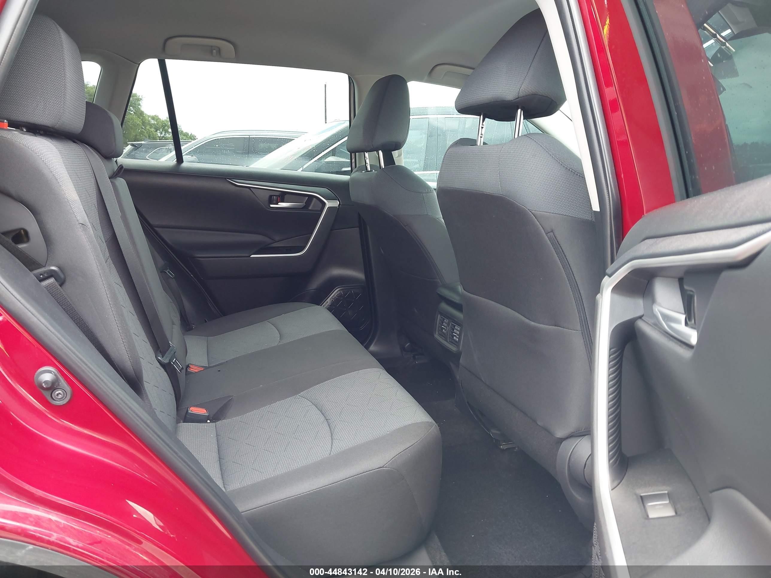 2025 Toyota Rav4 Xle Red vin: 2T3W1RFV2SW428892