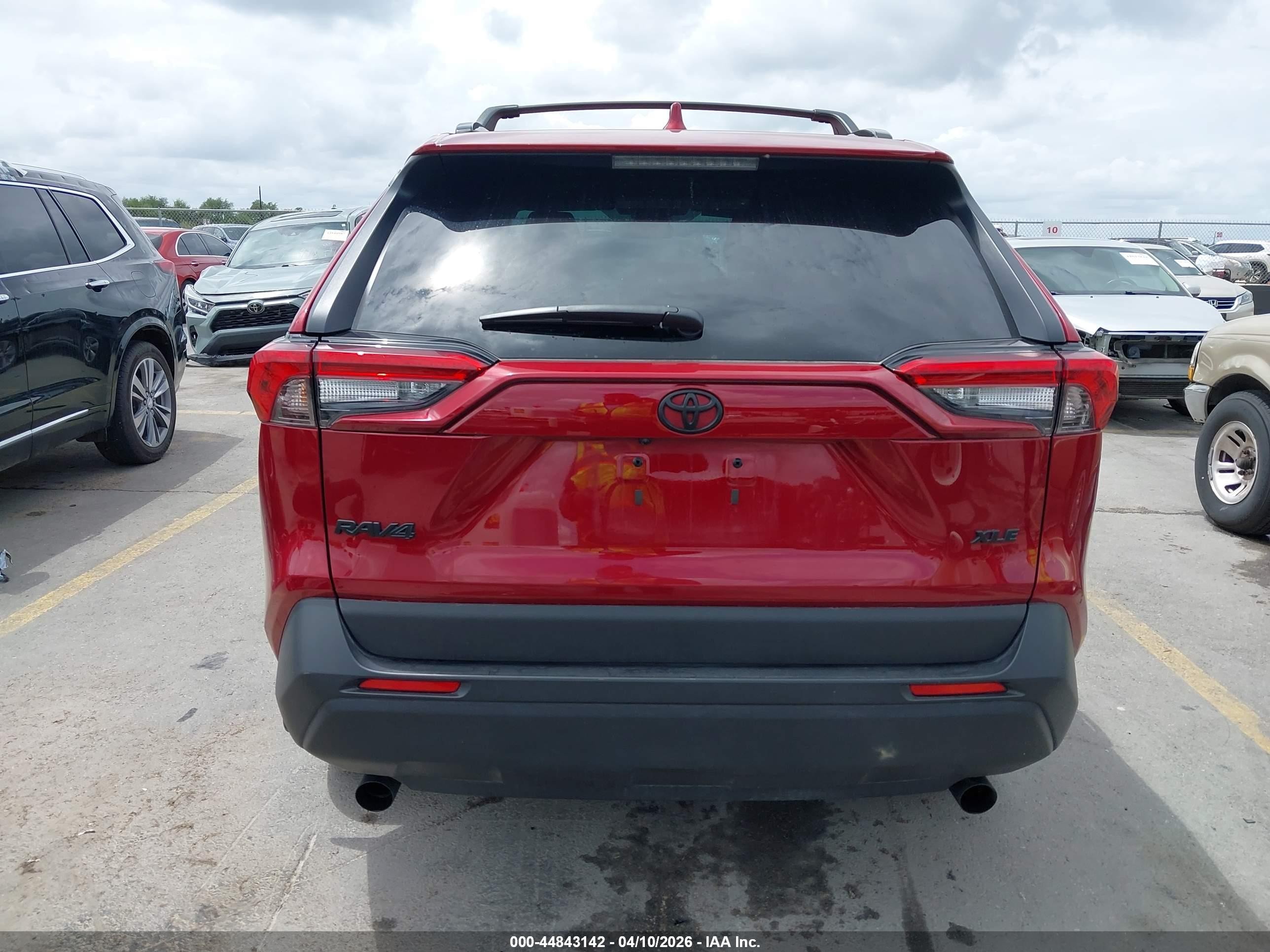 2025 Toyota Rav4 Xle Red vin: 2T3W1RFV2SW428892