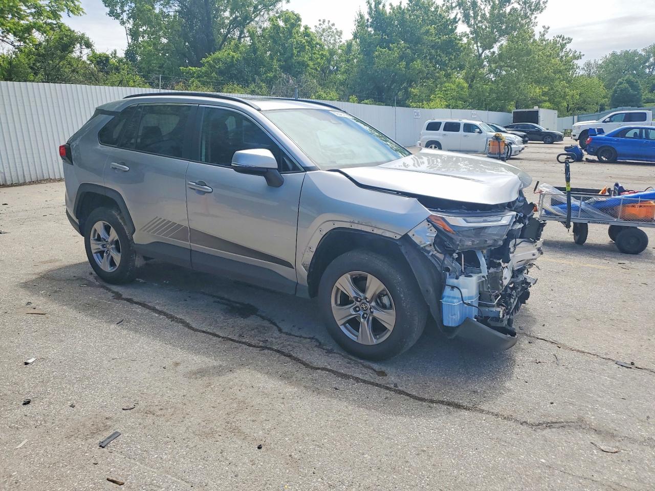 2023 Toyota Rav4 Xle Серебряный vin: 2T3W1RFV3PC232372