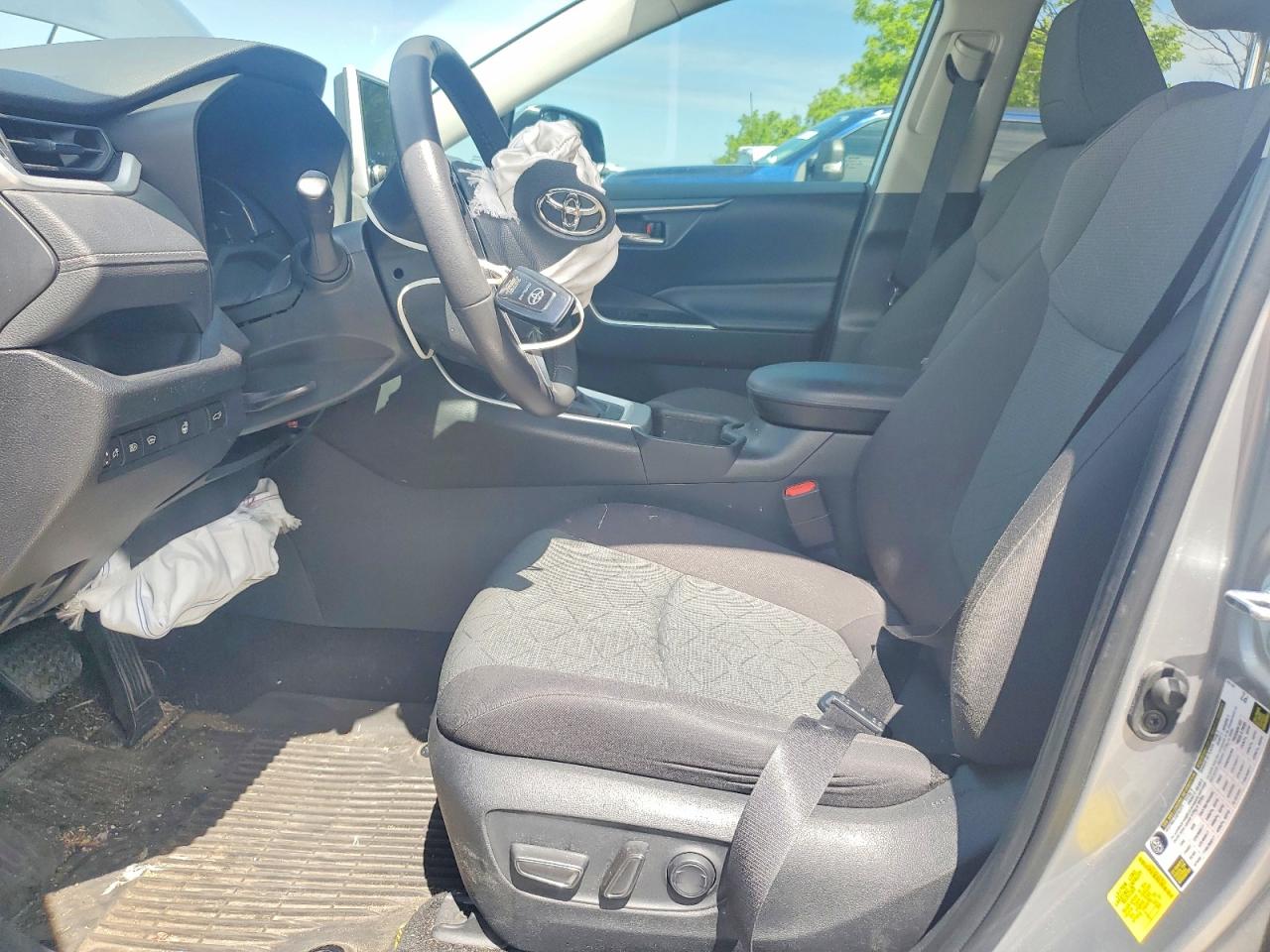 2023 Toyota Rav4 Xle Серебряный vin: 2T3W1RFV3PC232372