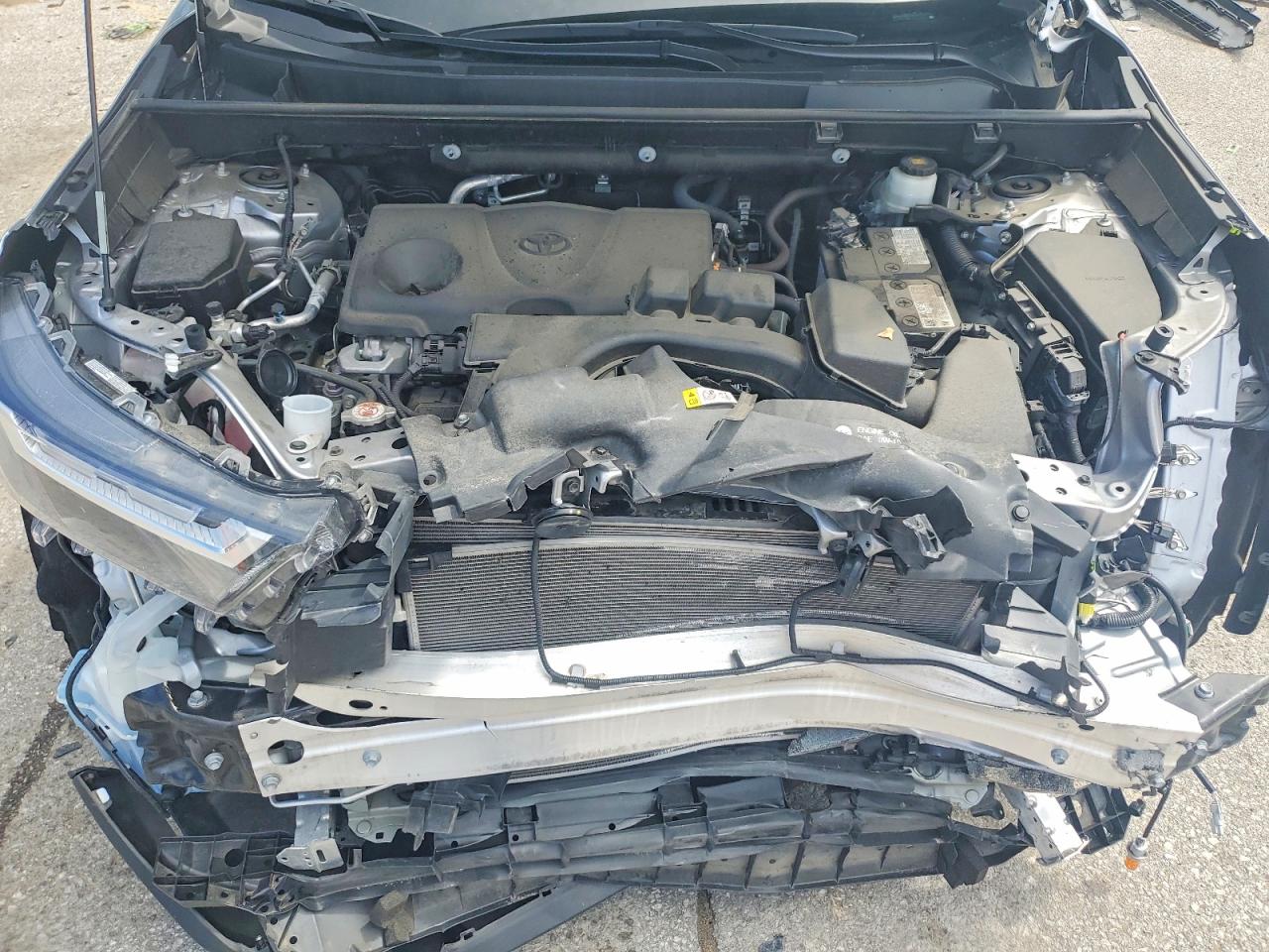 2023 Toyota Rav4 Xle Серебряный vin: 2T3W1RFV3PC232372