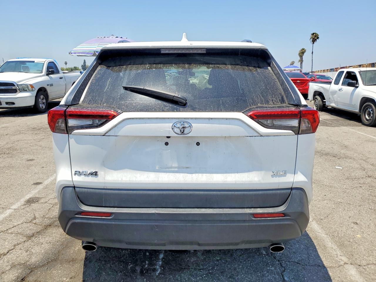 2021 Toyota Rav4 Xle White vin: 2T3W1RFV4MC107084