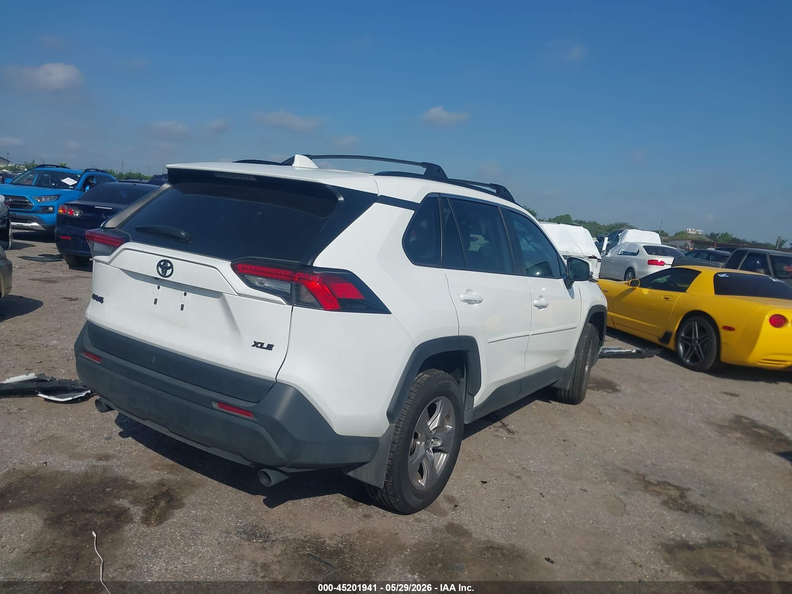 2024 Toyota Rav4 Xle White vin: 2T3W1RFV4RW346060