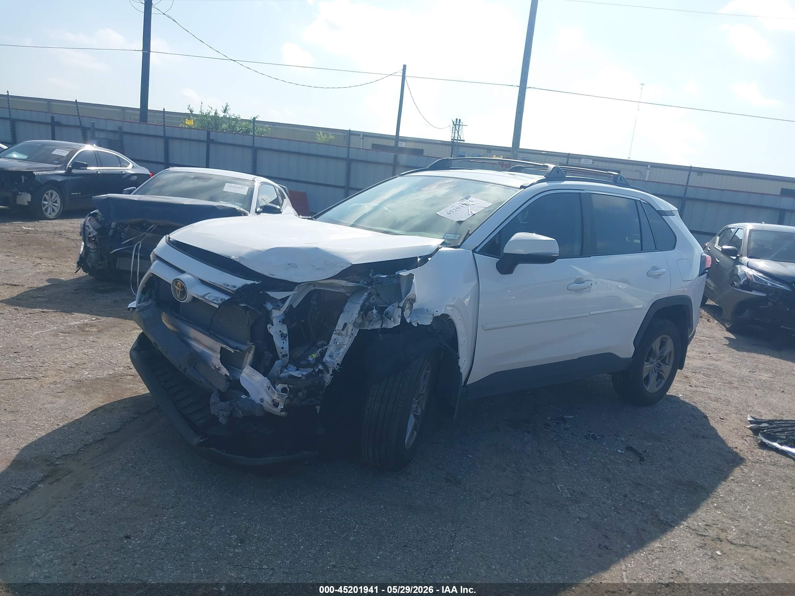 2024 Toyota Rav4 Xle White vin: 2T3W1RFV4RW346060