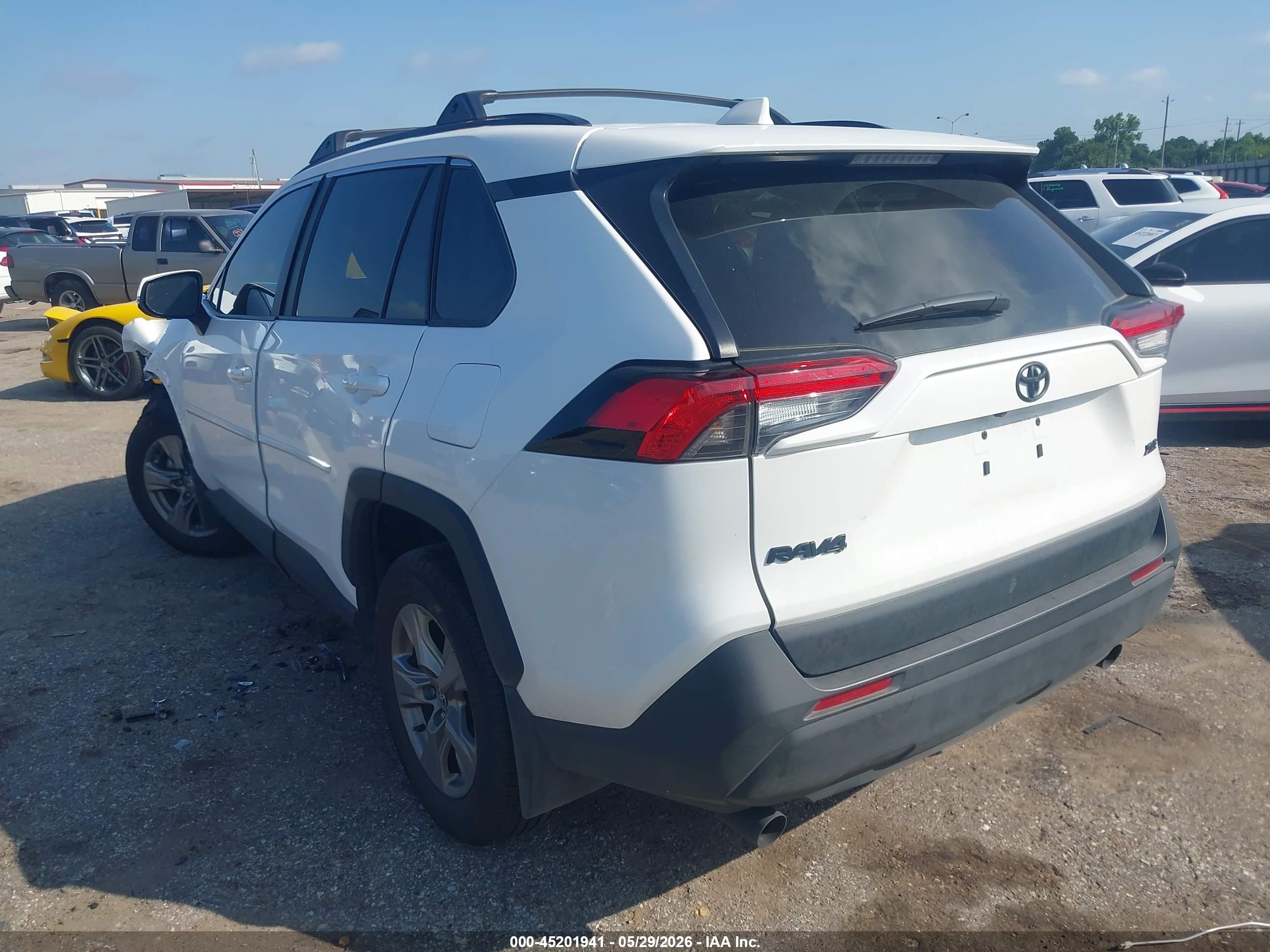 2024 Toyota Rav4 Xle White vin: 2T3W1RFV4RW346060
