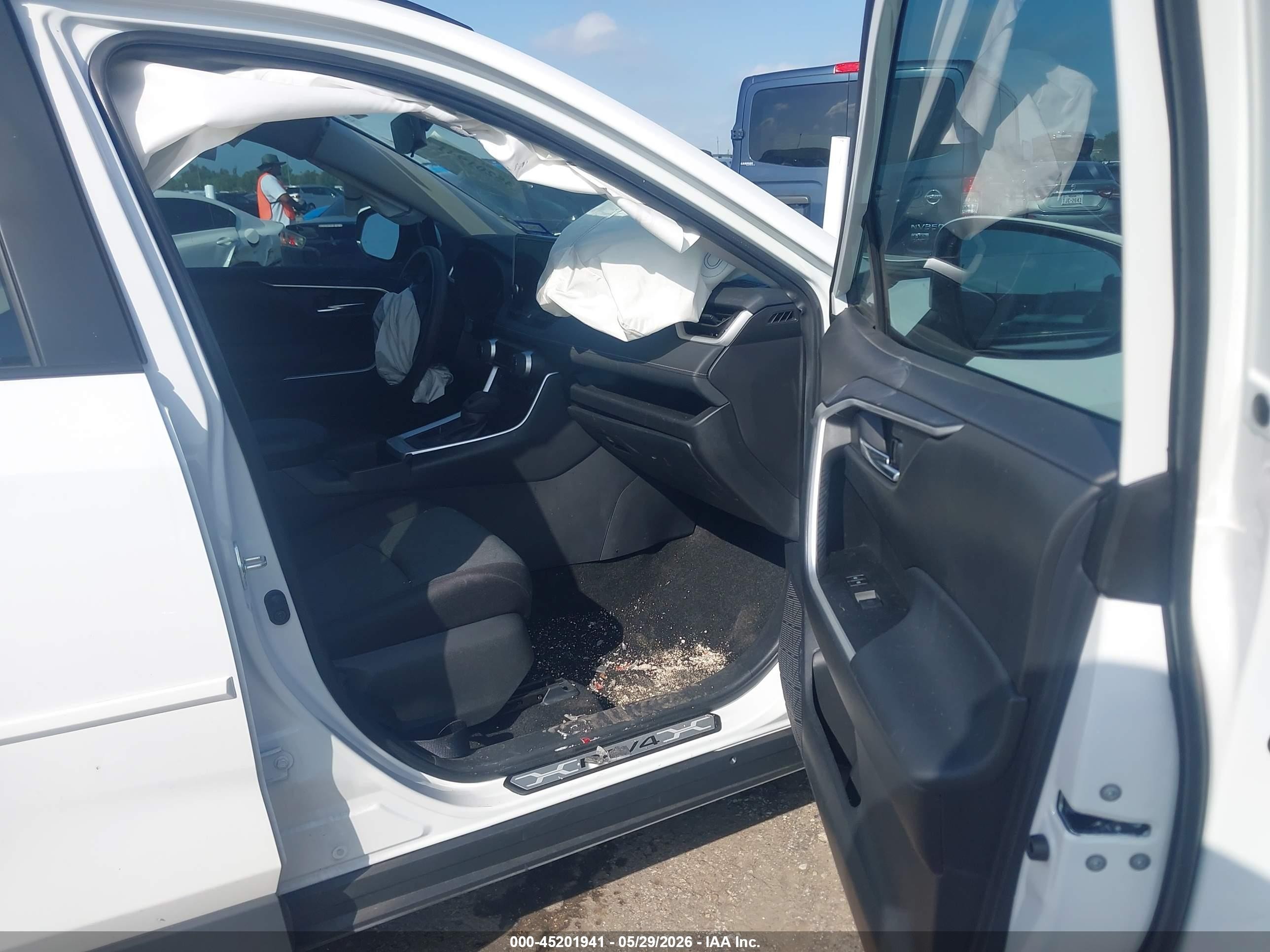 2024 Toyota Rav4 Xle White vin: 2T3W1RFV4RW346060