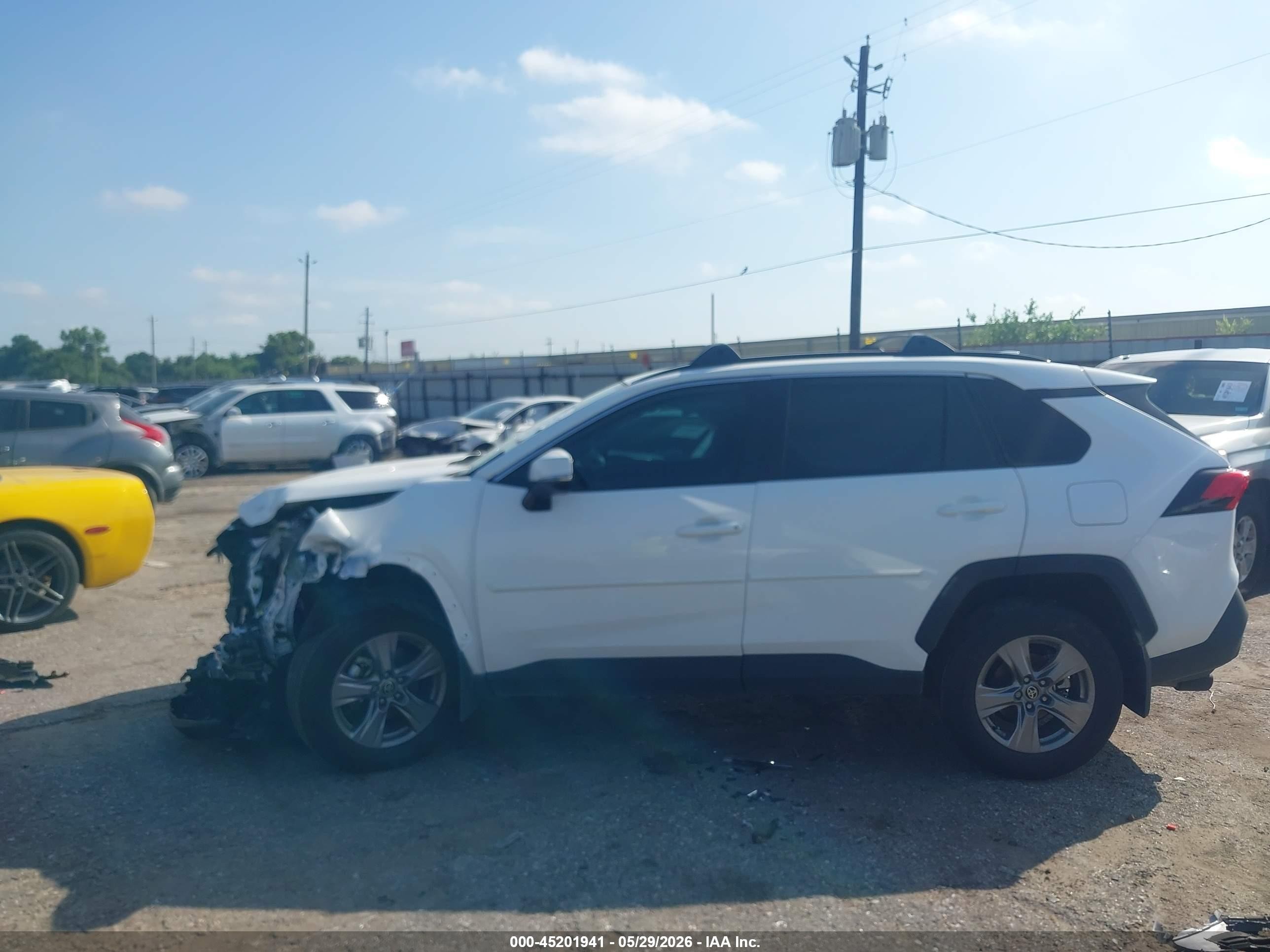 2024 Toyota Rav4 Xle White vin: 2T3W1RFV4RW346060