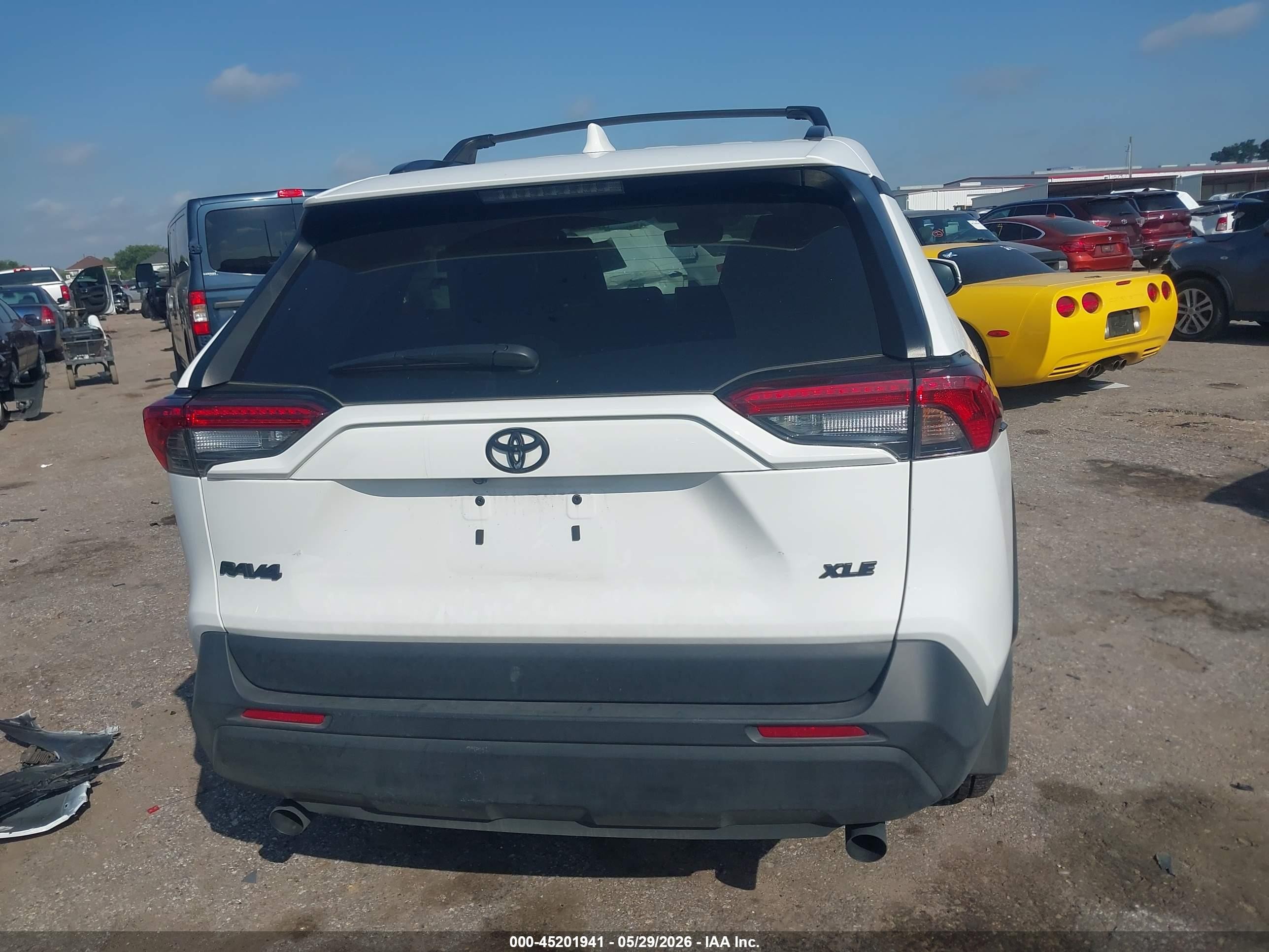2024 Toyota Rav4 Xle White vin: 2T3W1RFV4RW346060