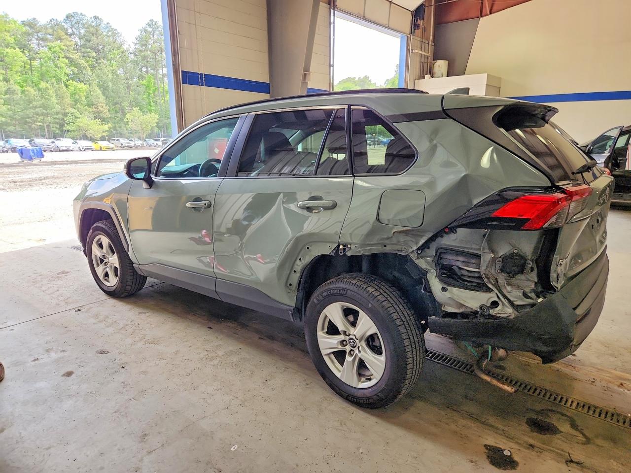 2020 Toyota Rav4 Xle/xle Premium Green vin: 2T3W1RFV5LC051042
