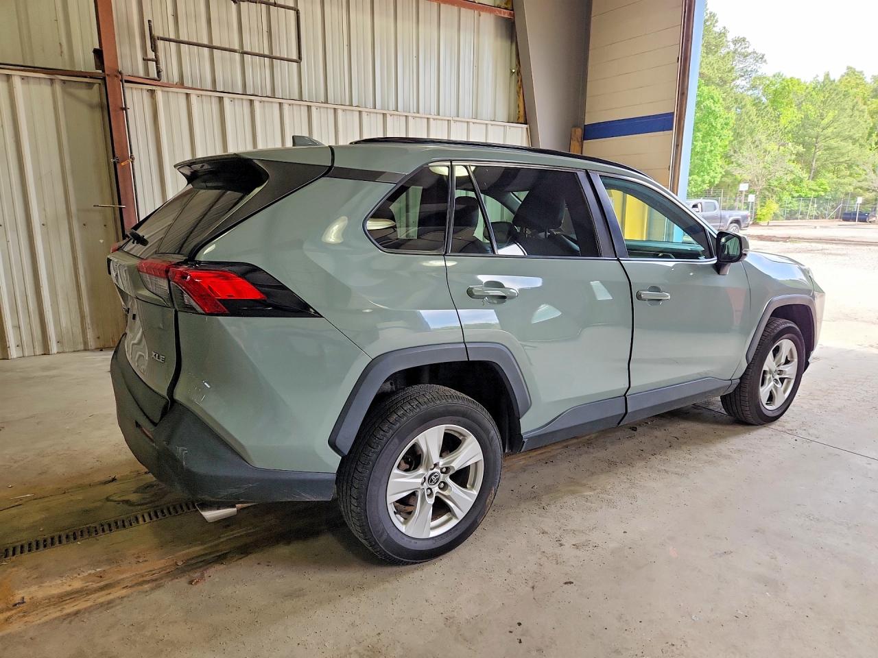 2020 Toyota Rav4 Xle/xle Premium Green vin: 2T3W1RFV5LC051042