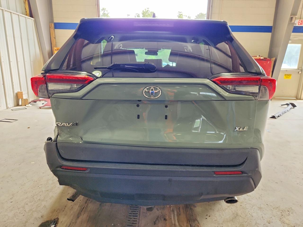 2020 Toyota Rav4 Xle/xle Premium Green vin: 2T3W1RFV5LC051042