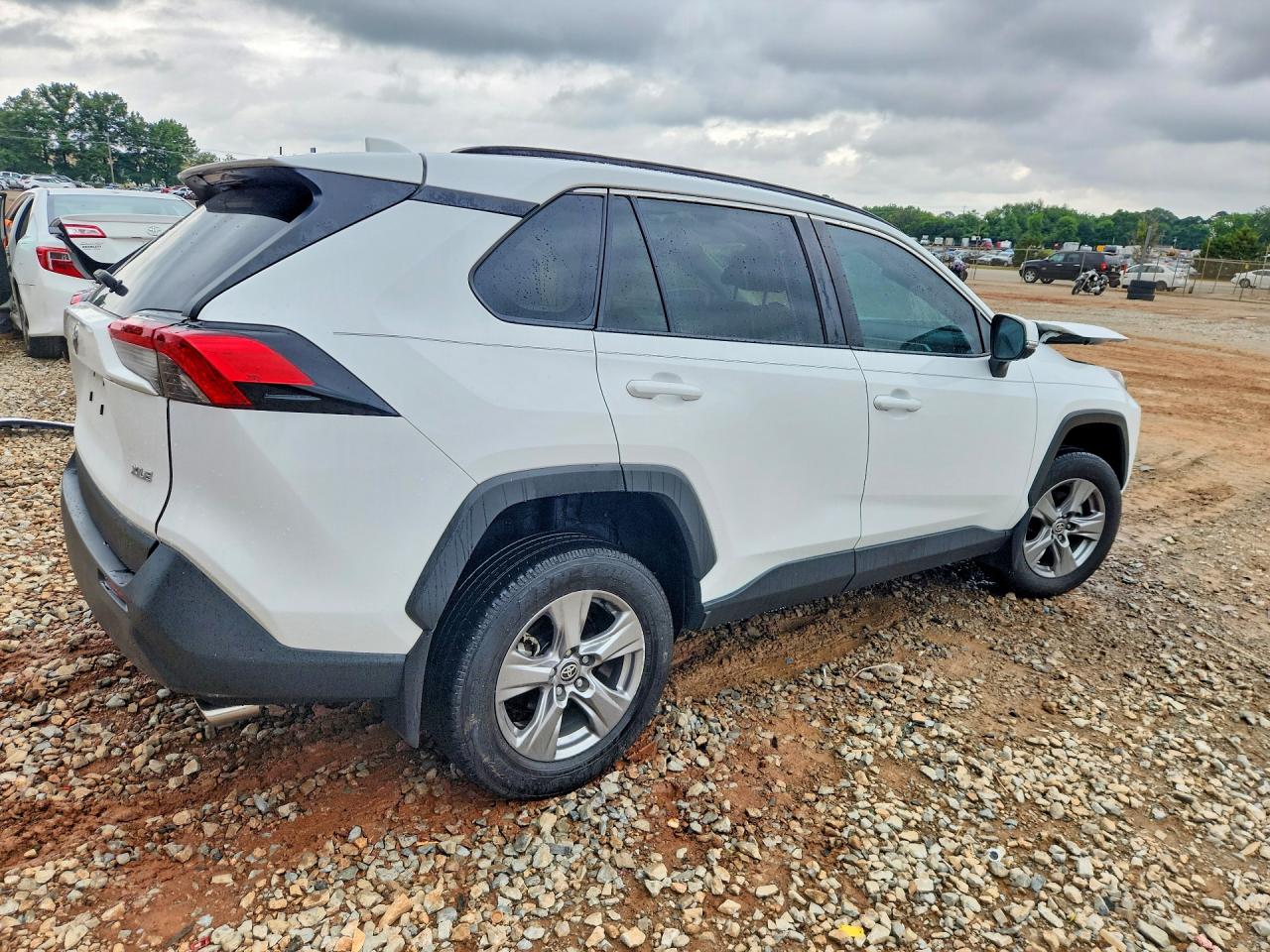 2024 Toyota Rav4 Xle White vin: 2T3W1RFV5RC269796