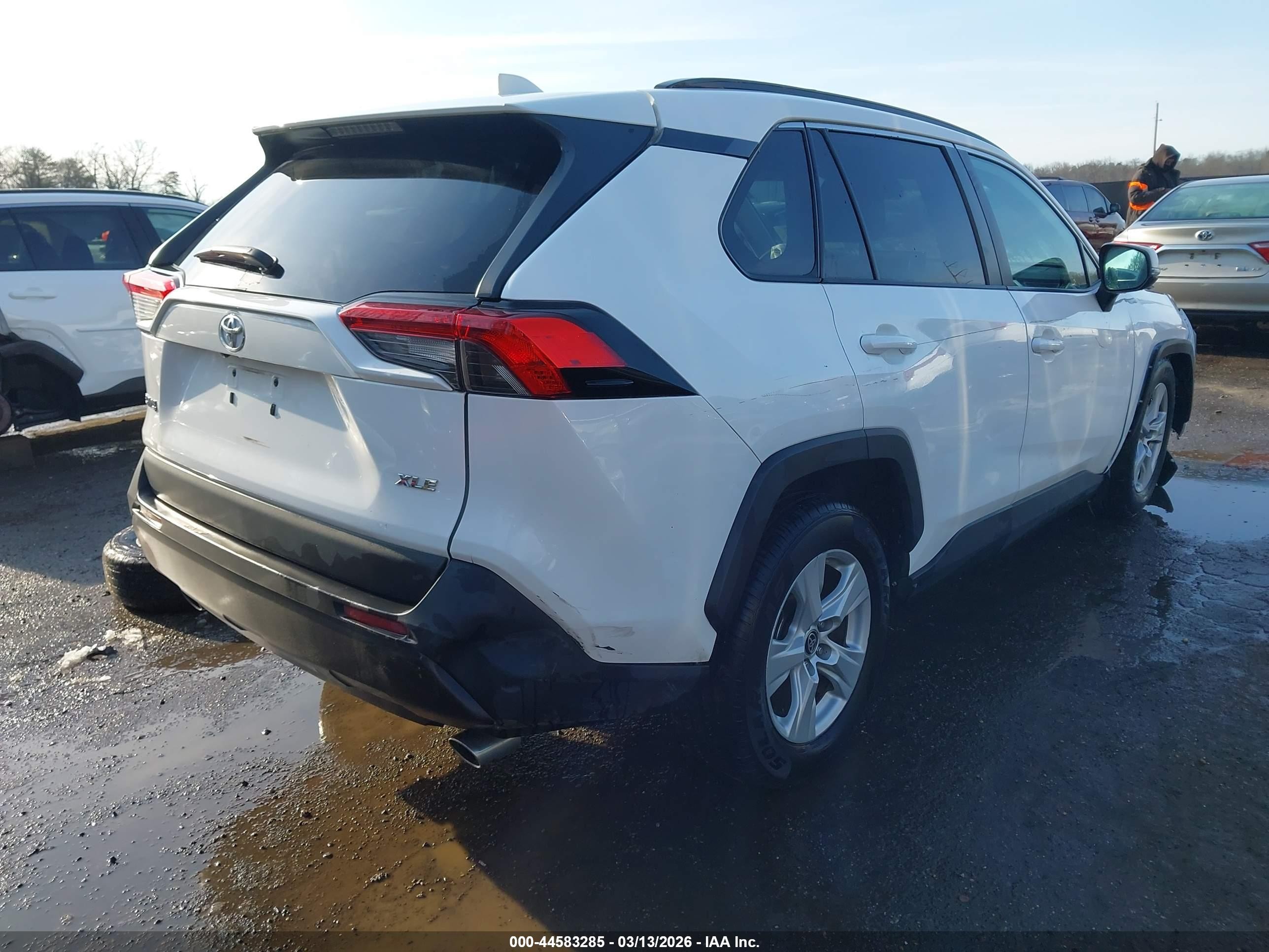 2021 Toyota Rav4 Xle White vin: 2T3W1RFV6MC145870