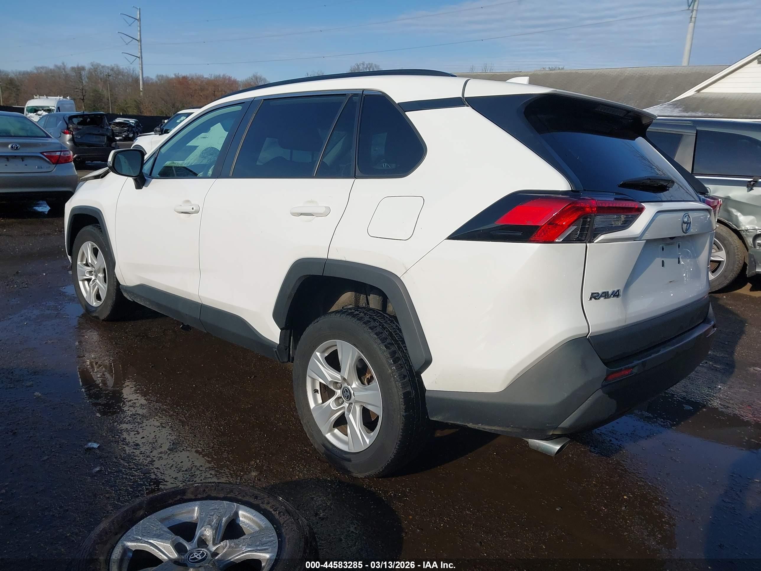 2021 Toyota Rav4 Xle White vin: 2T3W1RFV6MC145870