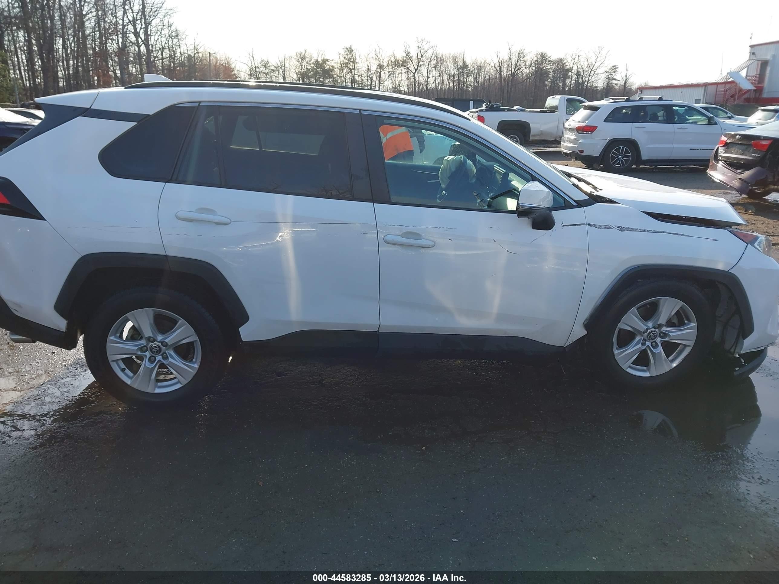 2021 Toyota Rav4 Xle White vin: 2T3W1RFV6MC145870