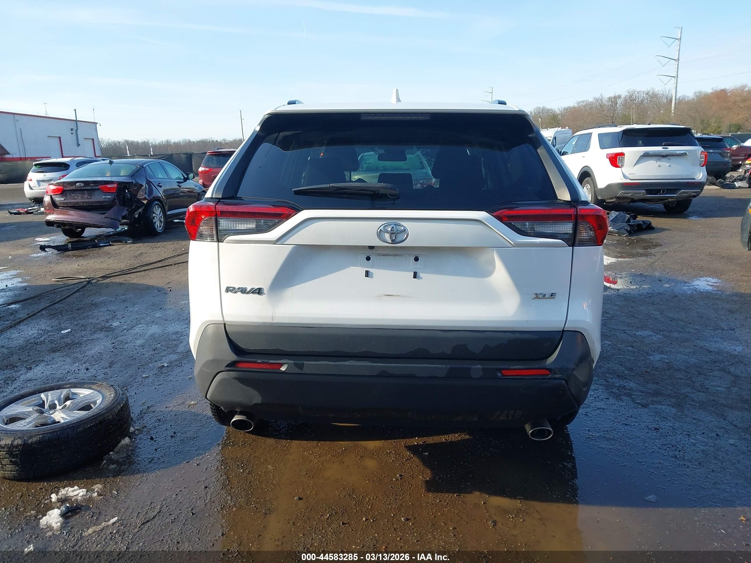 2021 Toyota Rav4 Xle White vin: 2T3W1RFV6MC145870