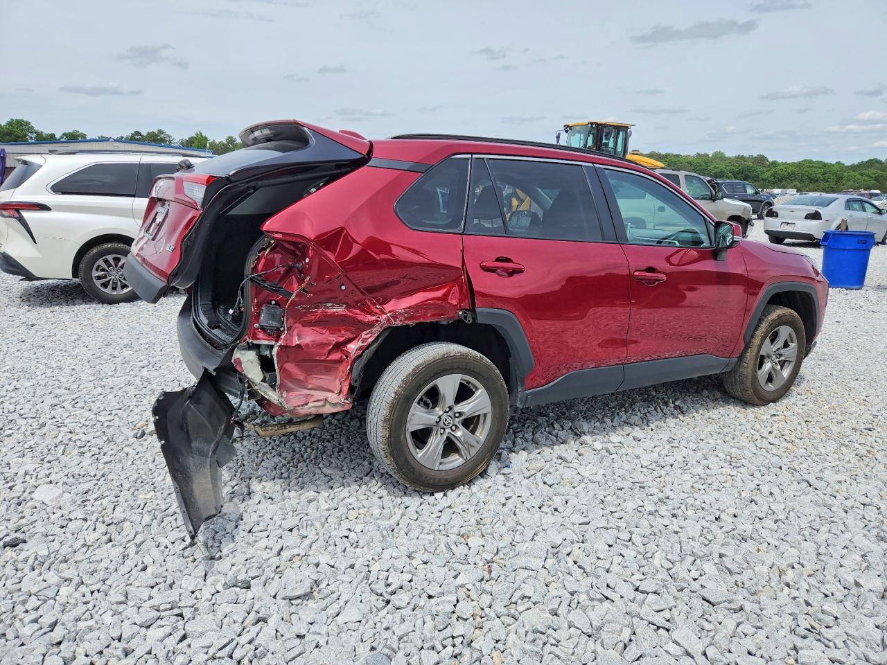 2024 Toyota Rav4 Xle Red vin: 2T3W1RFV6RW356850