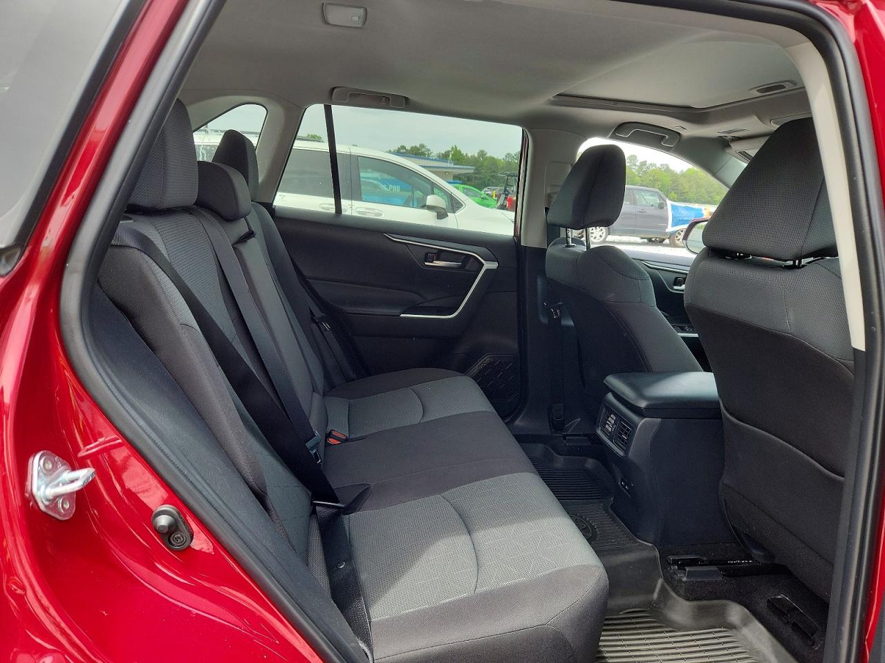 2024 Toyota Rav4 Xle Red vin: 2T3W1RFV6RW356850