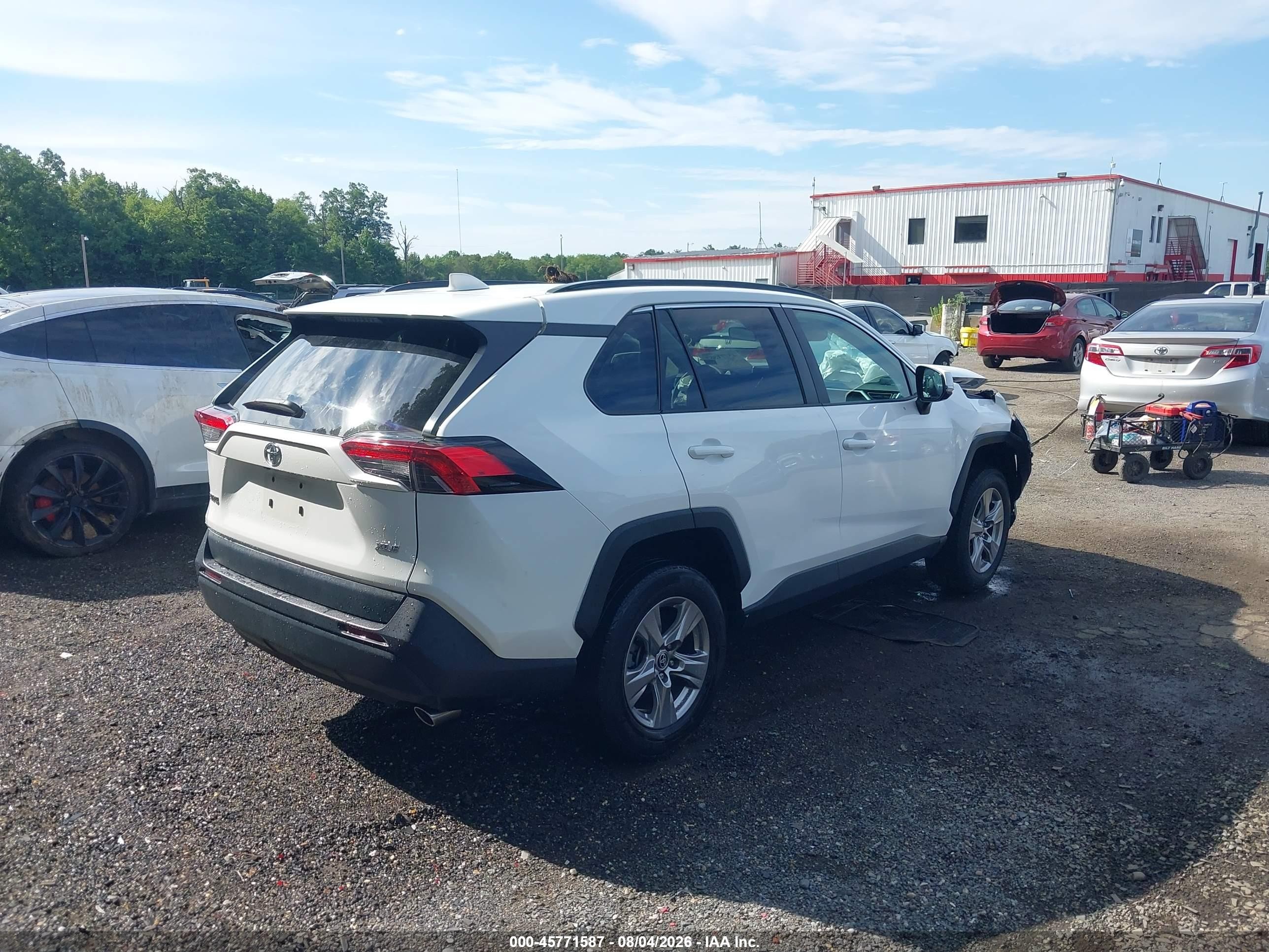 2023 Toyota Rav4 Xle White vin: 2T3W1RFV7PW276342