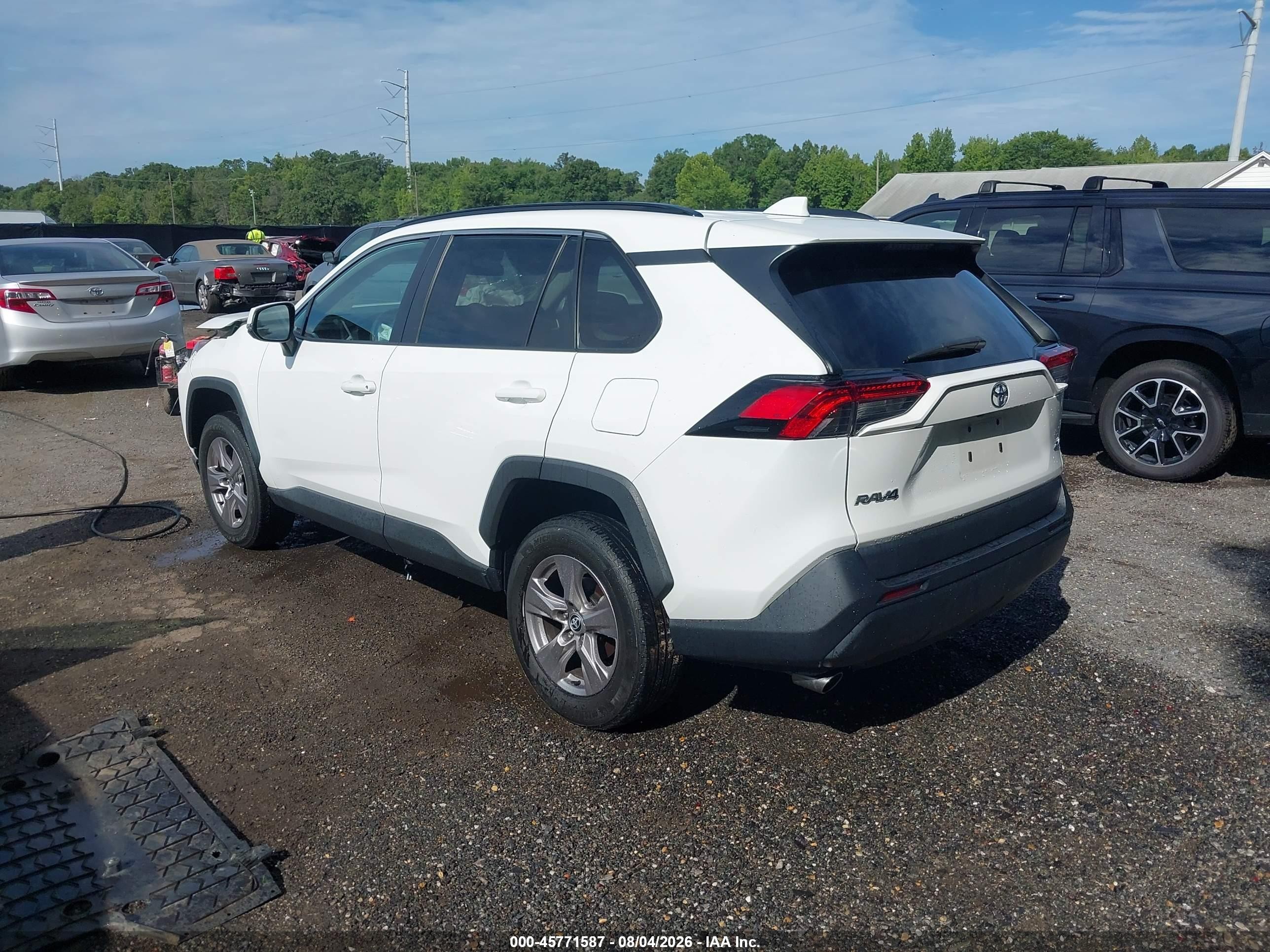 2023 Toyota Rav4 Xle White vin: 2T3W1RFV7PW276342