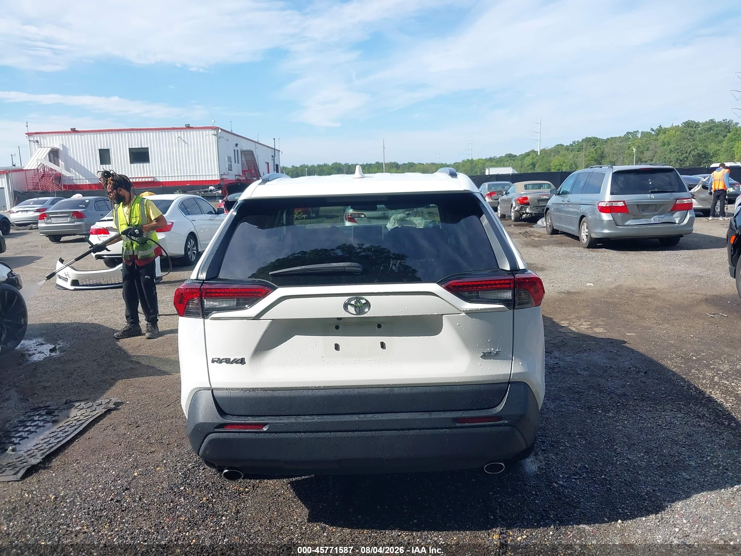 2023 Toyota Rav4 Xle White vin: 2T3W1RFV7PW276342
