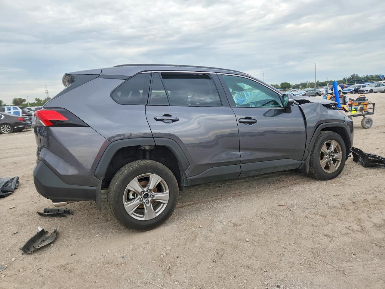2025 Toyota Rav4 Xle Серый vin: 2T3W1RFV7SC361708