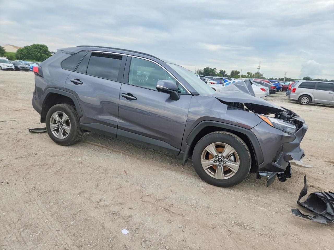 2025 Toyota Rav4 Xle Серый vin: 2T3W1RFV7SC361708